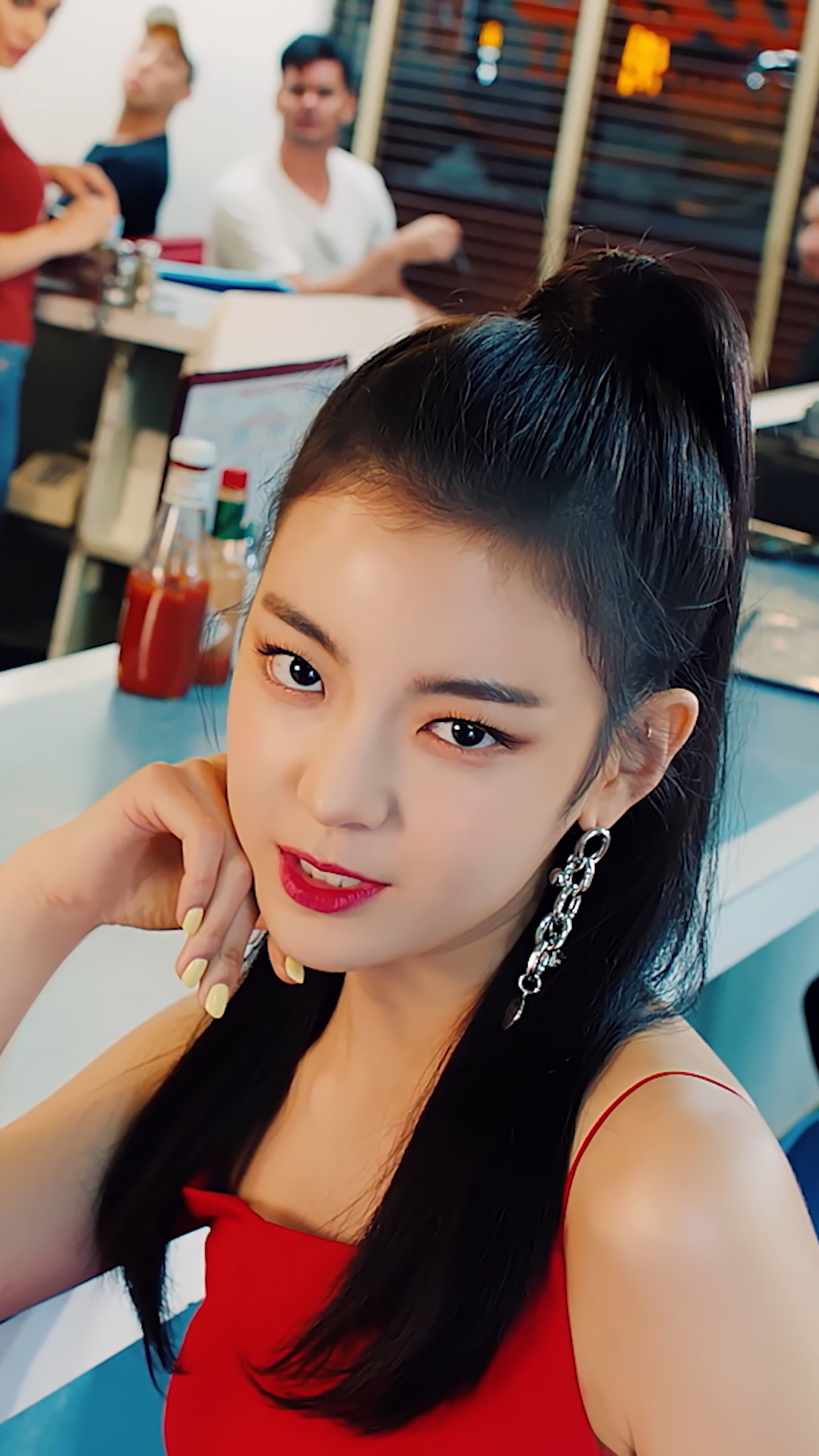 Lia from ITZY in ICY music video HD Phone Wallpaper