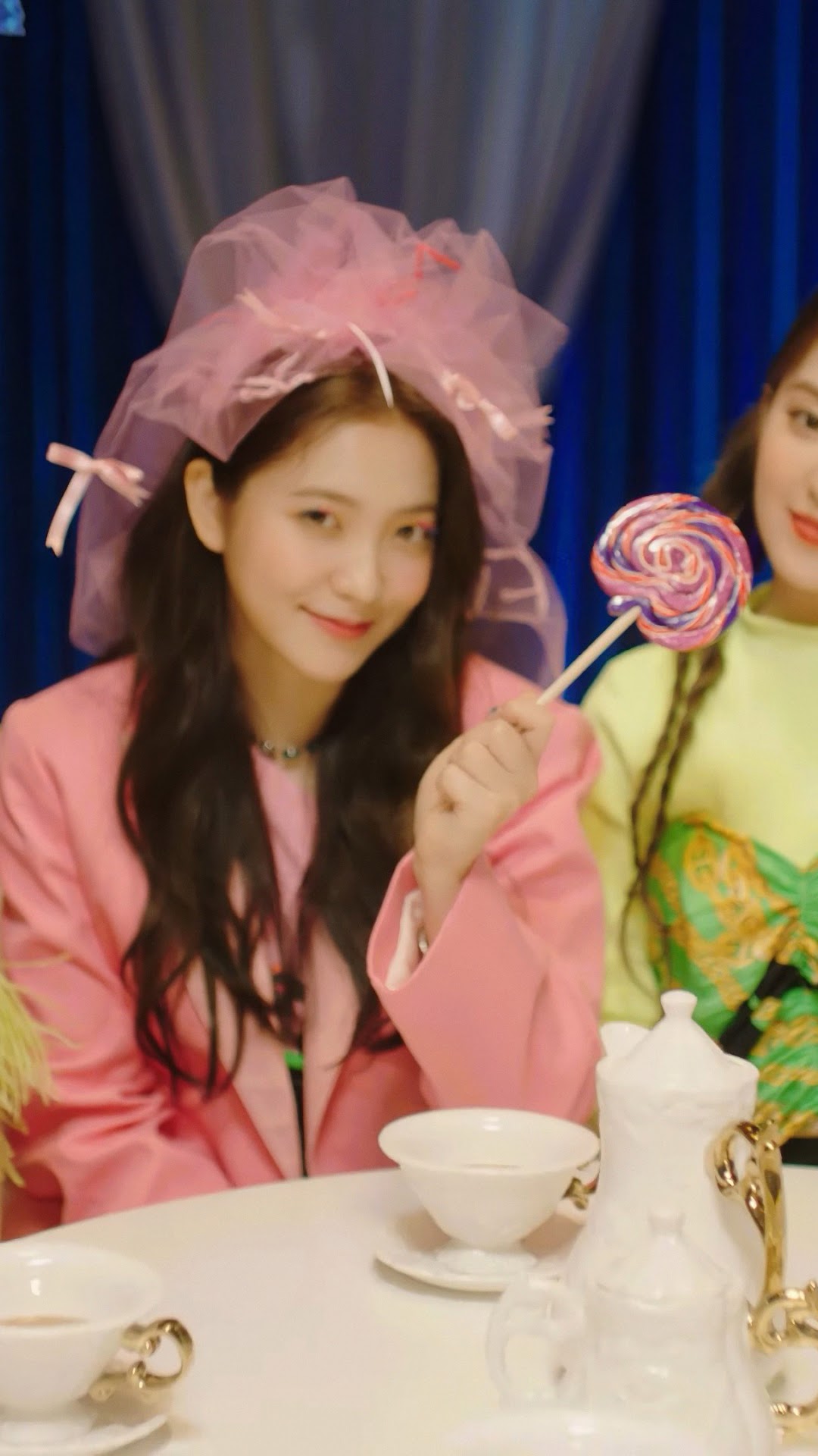 Yeri from Red Velvet holding a lollipop HD Phone Wallpaper