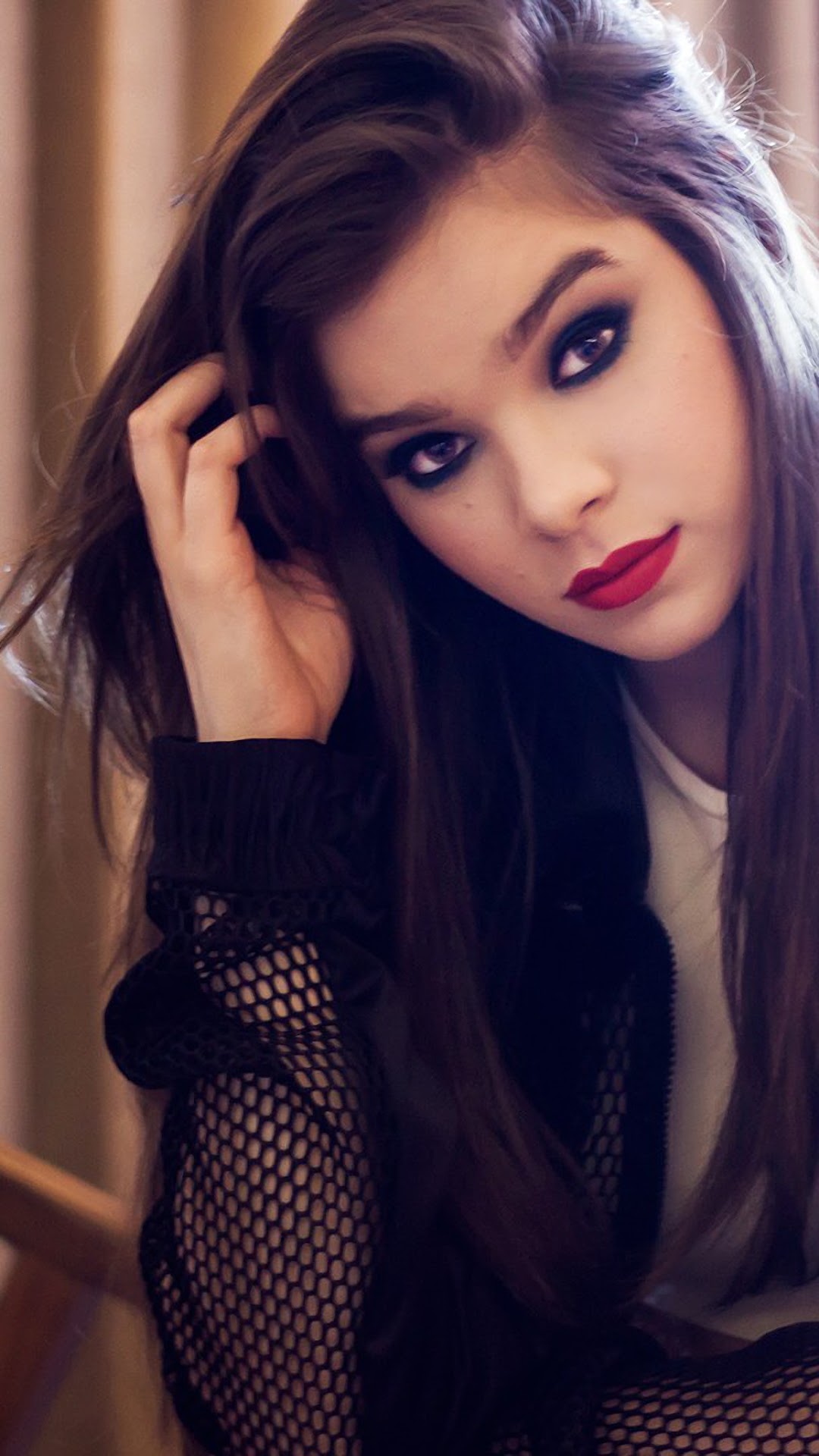 Hailee Steinfeld HD Phone Wallpaper
