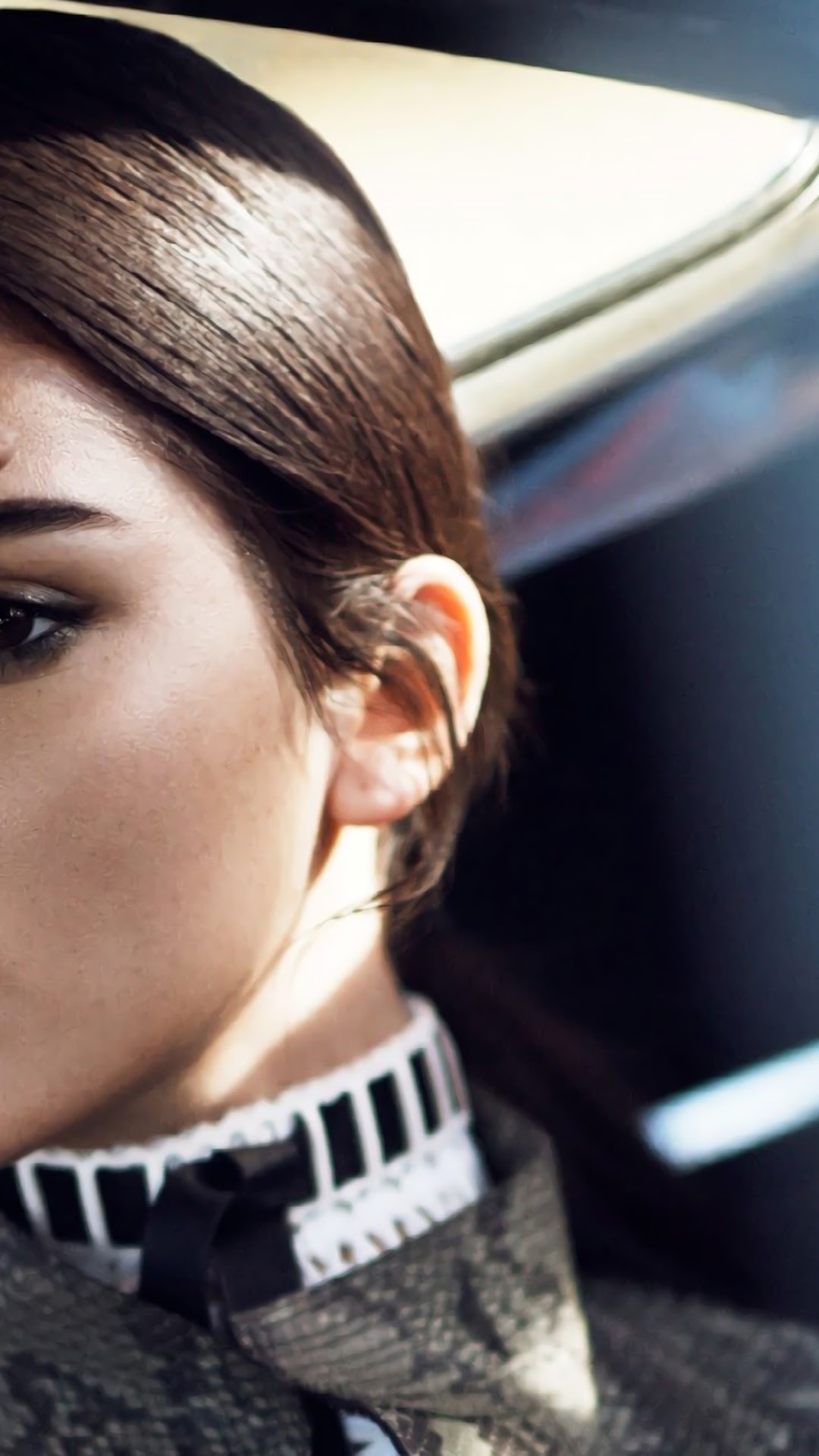 Kendall Jenner in a patterned coat HD Phone Wallpaper