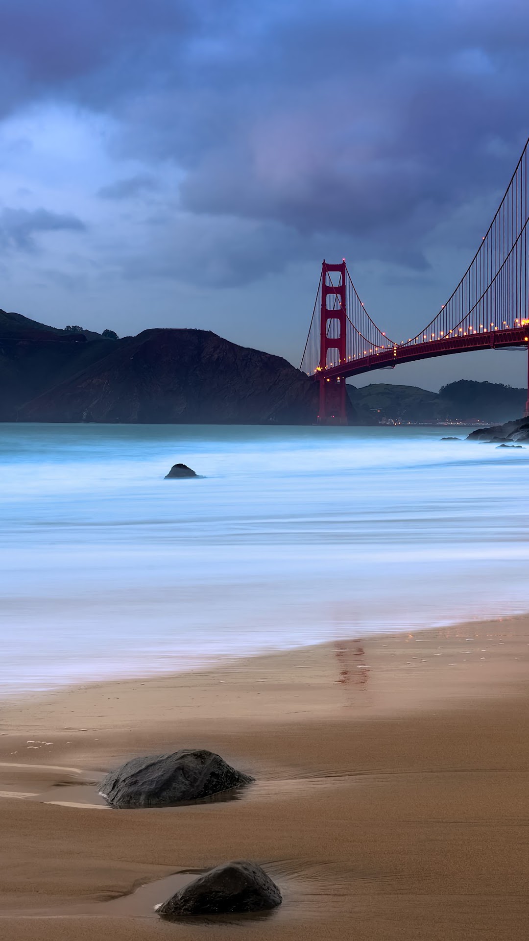 Golden Gate Bridge over the ocean at dusk HD Phone Wallpaper