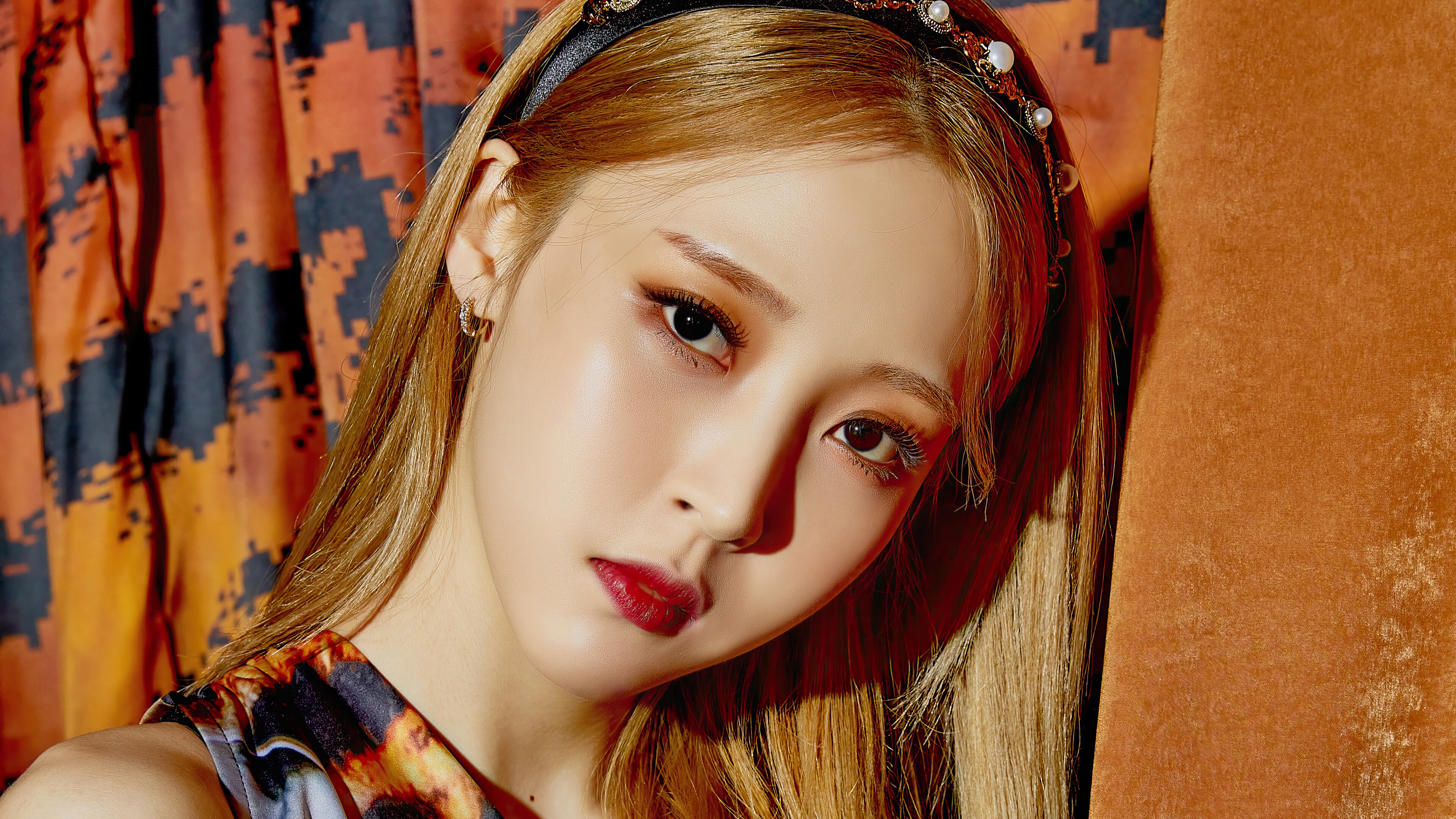 Moonbyul from MAMAMOO 4K Close-Up Portrait HD Wallpaper