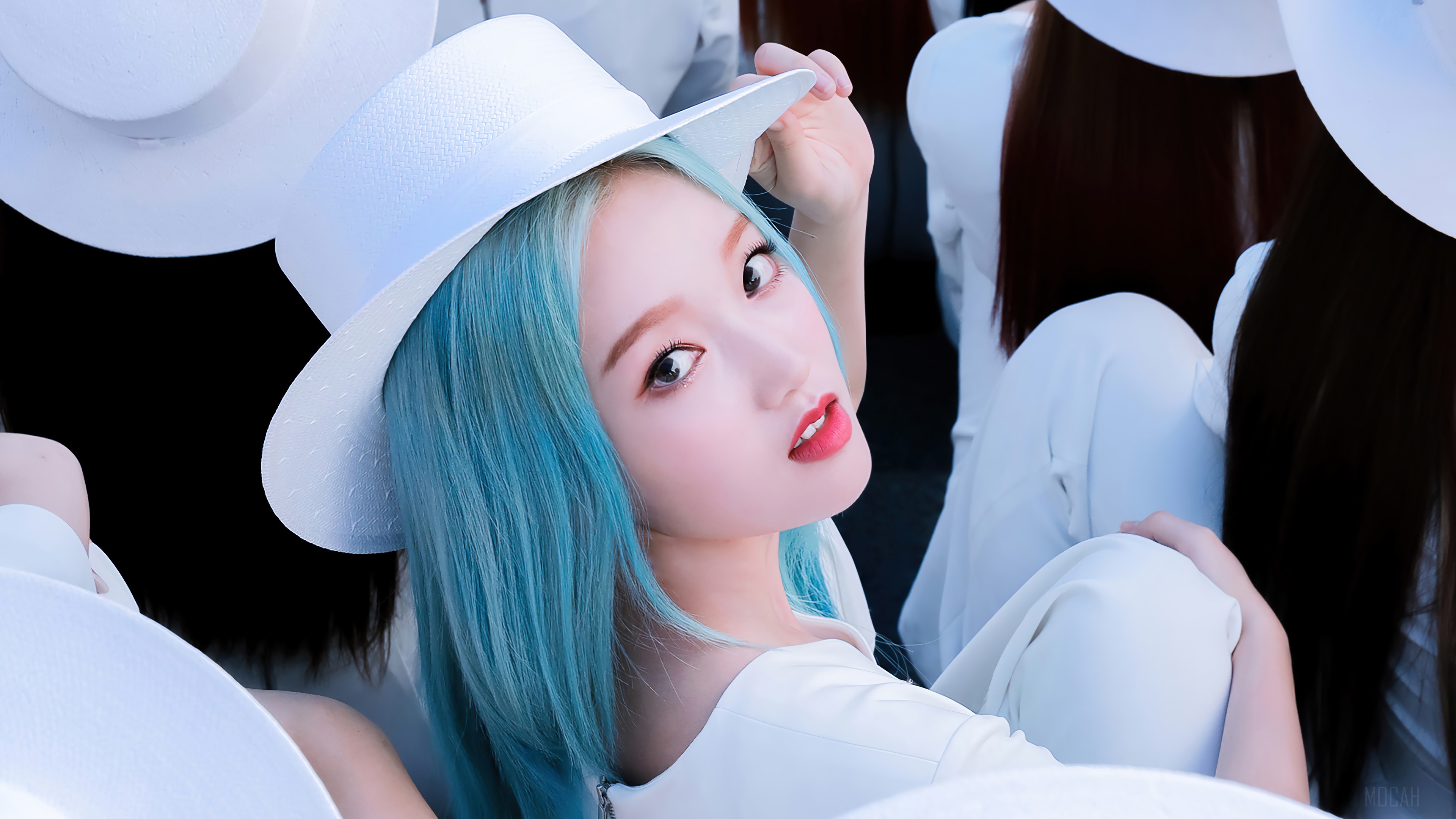 Go Won from Loona wearing a white hat HD Wallpaper