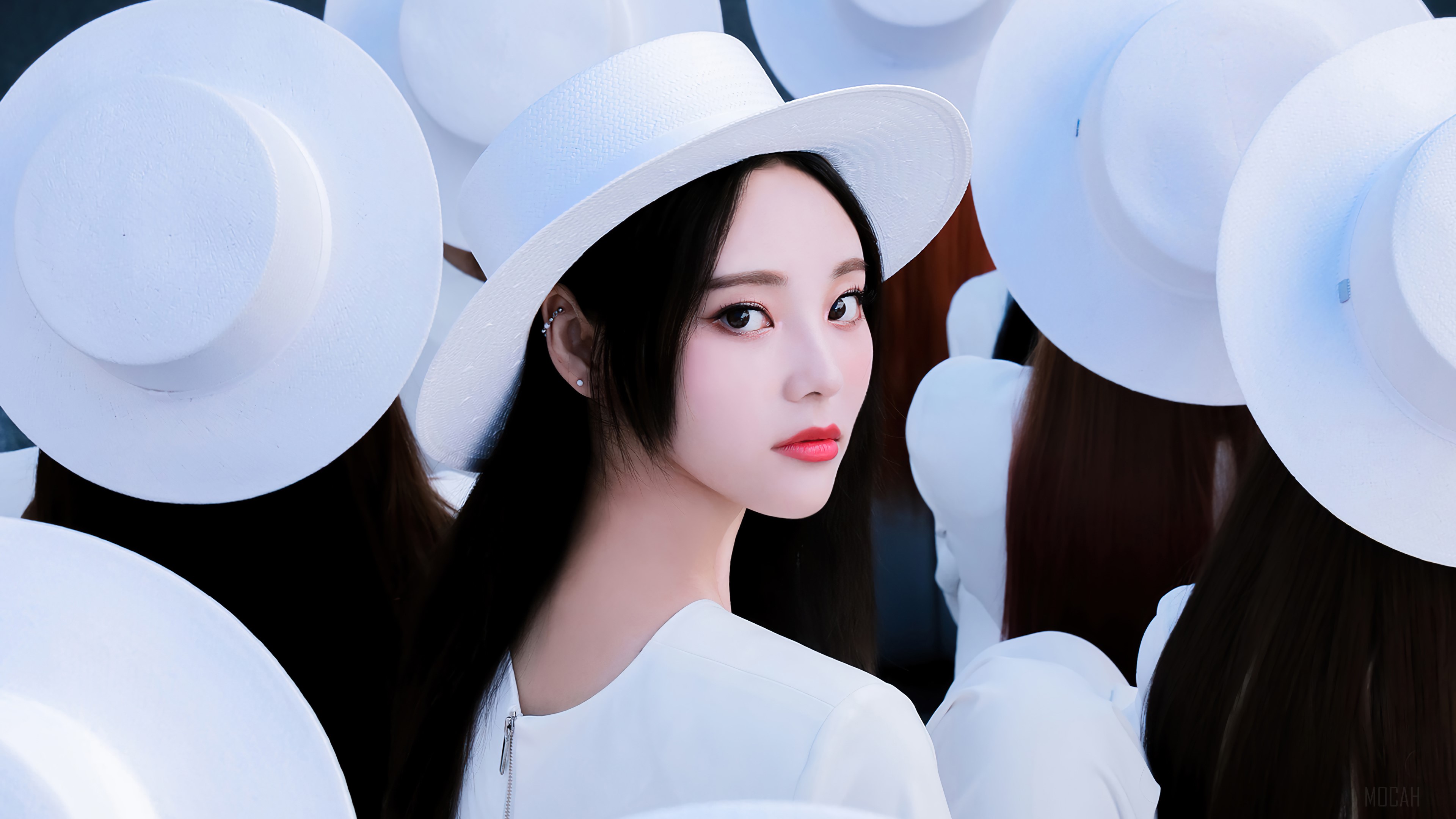 JinSoul from Loona wearing a white hat HD Wallpaper