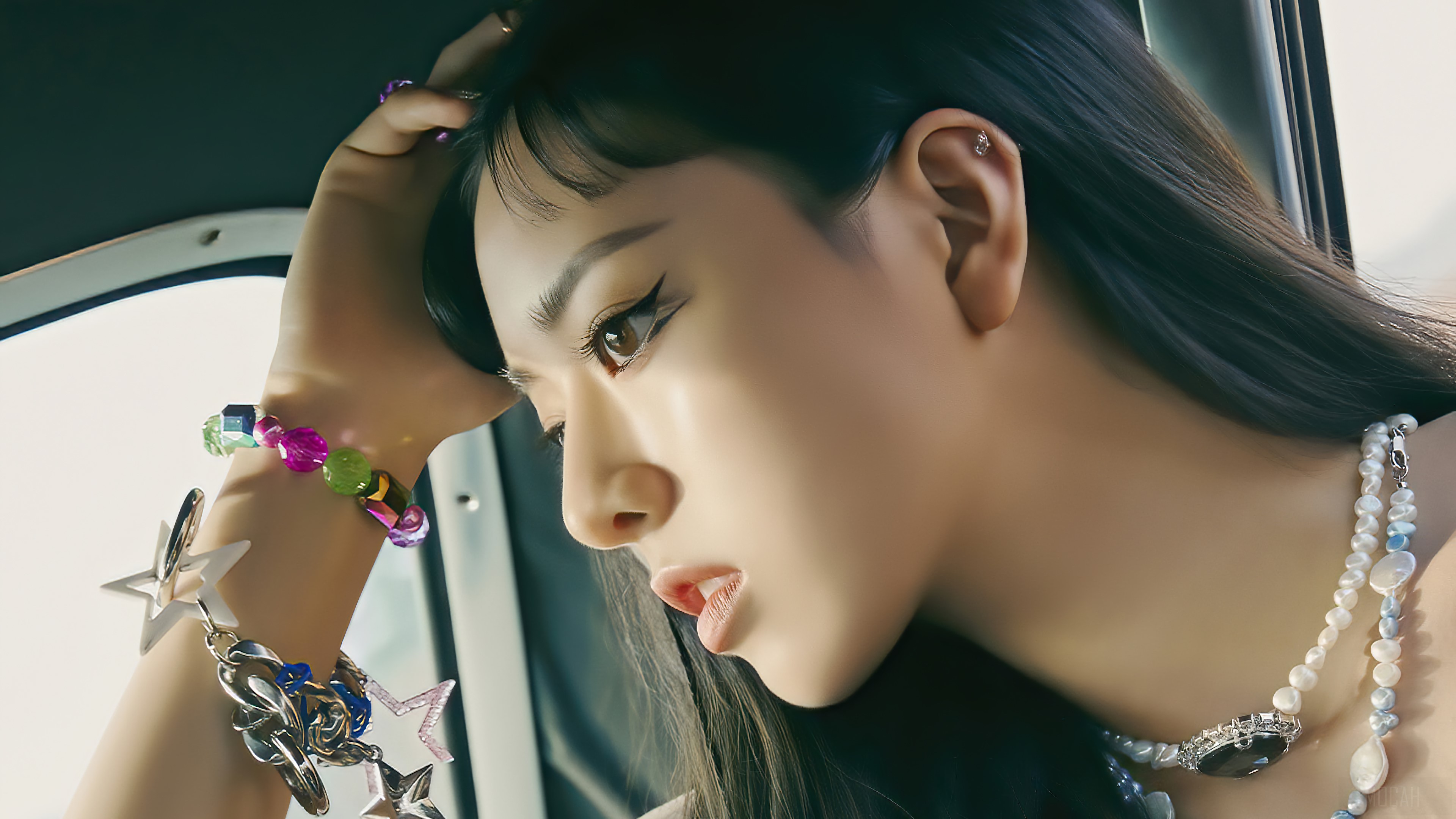 Yuna from ITZY wearing jewelry HD Wallpaper