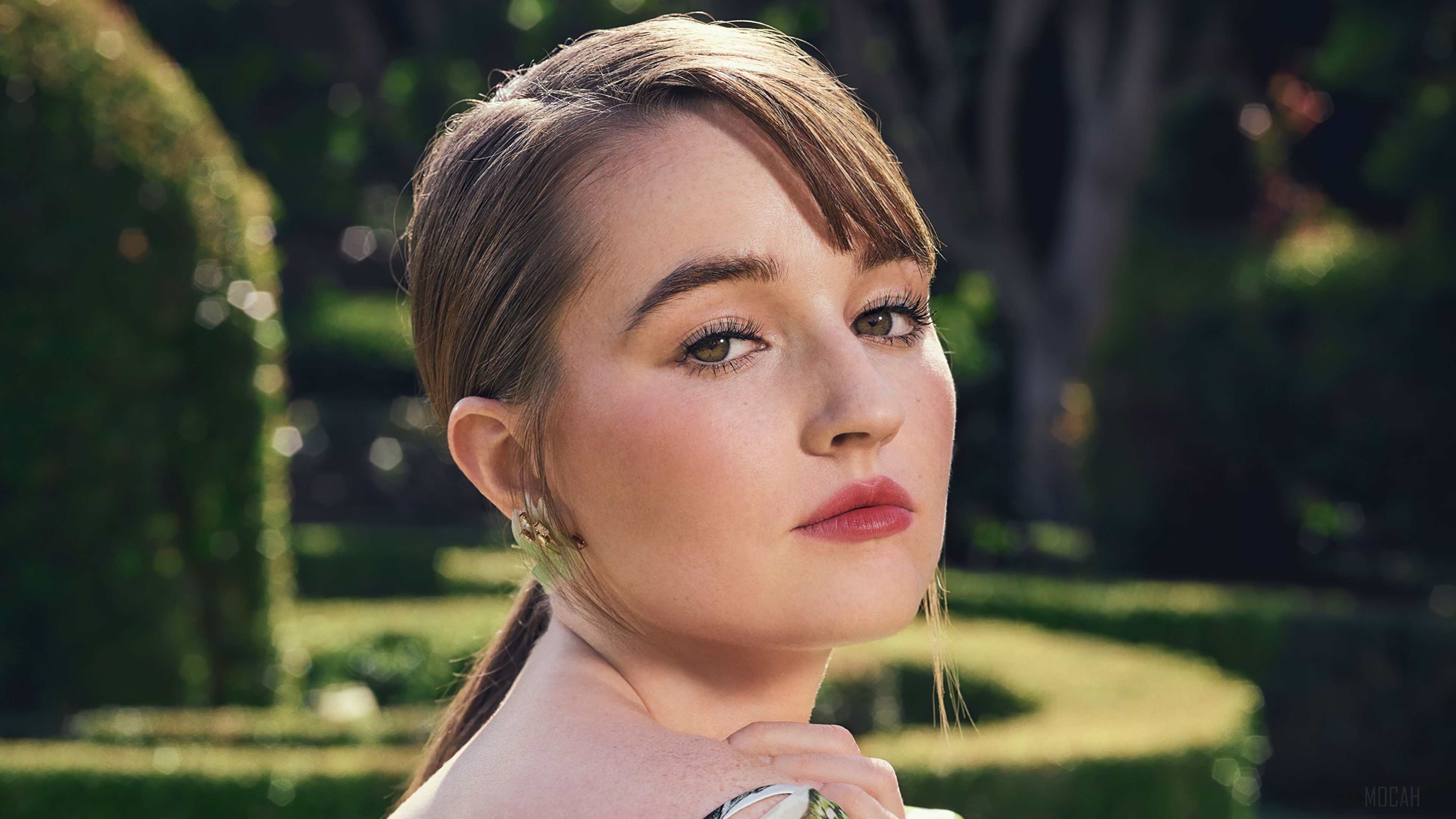 Kaitlyn Dever 4K HD Wallpaper