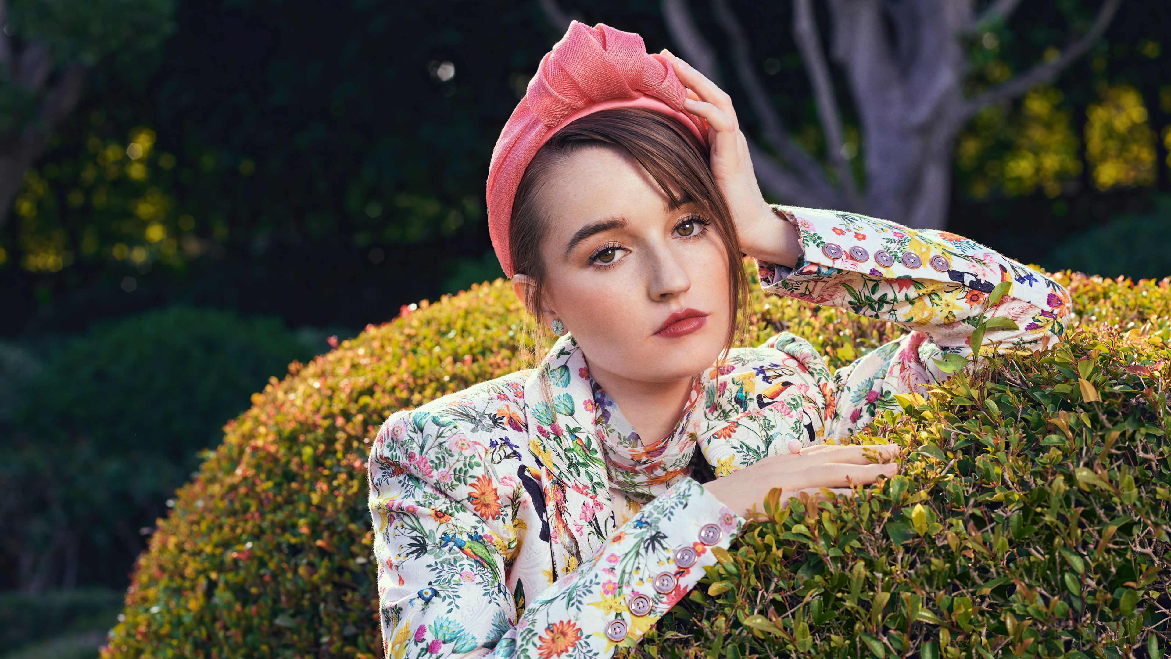 Kaitlyn Dever in a floral jacket and pink headband HD Wallpaper