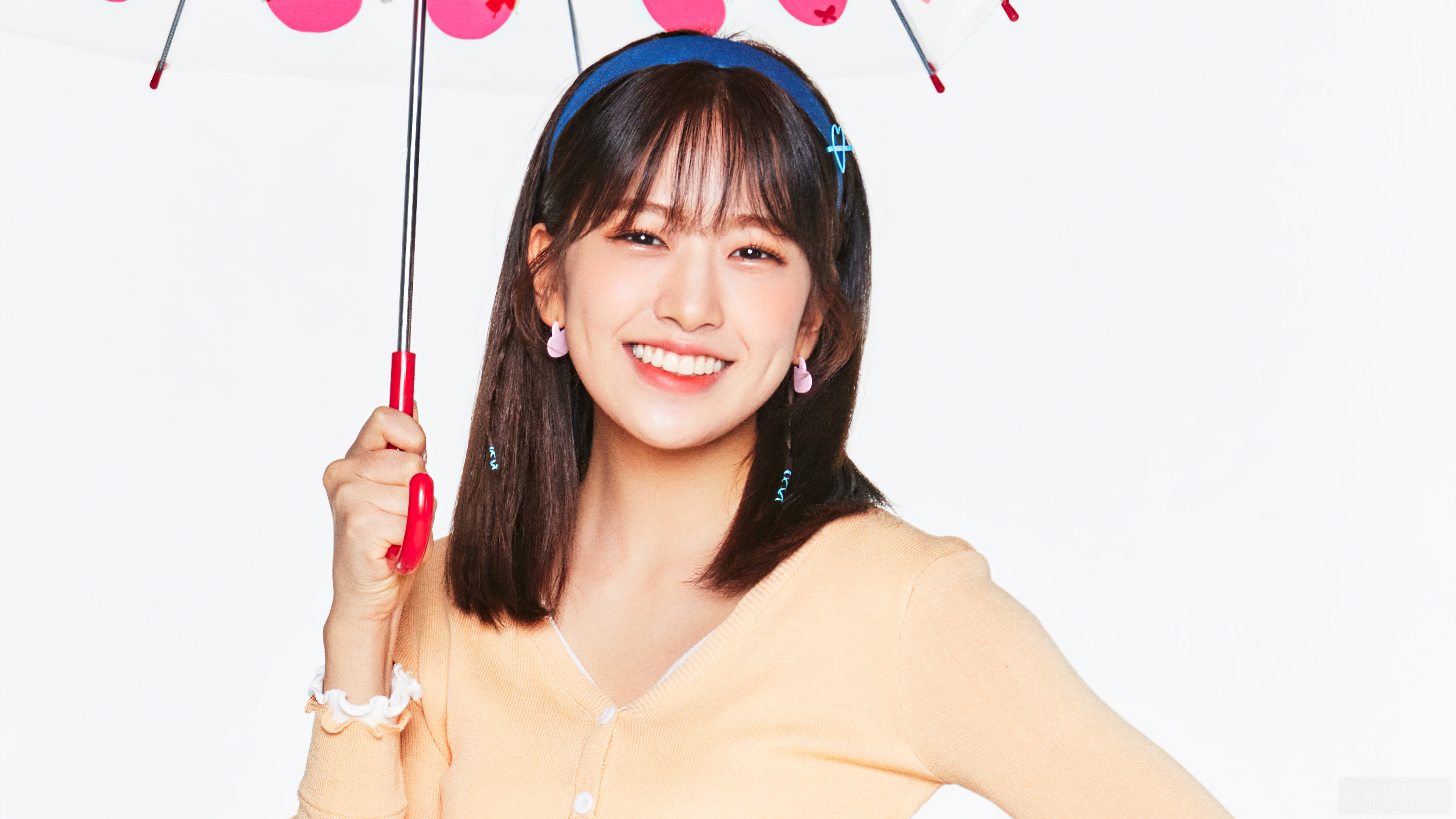 Ahn Yujin Smiling with Umbrella 4K HD Wallpaper