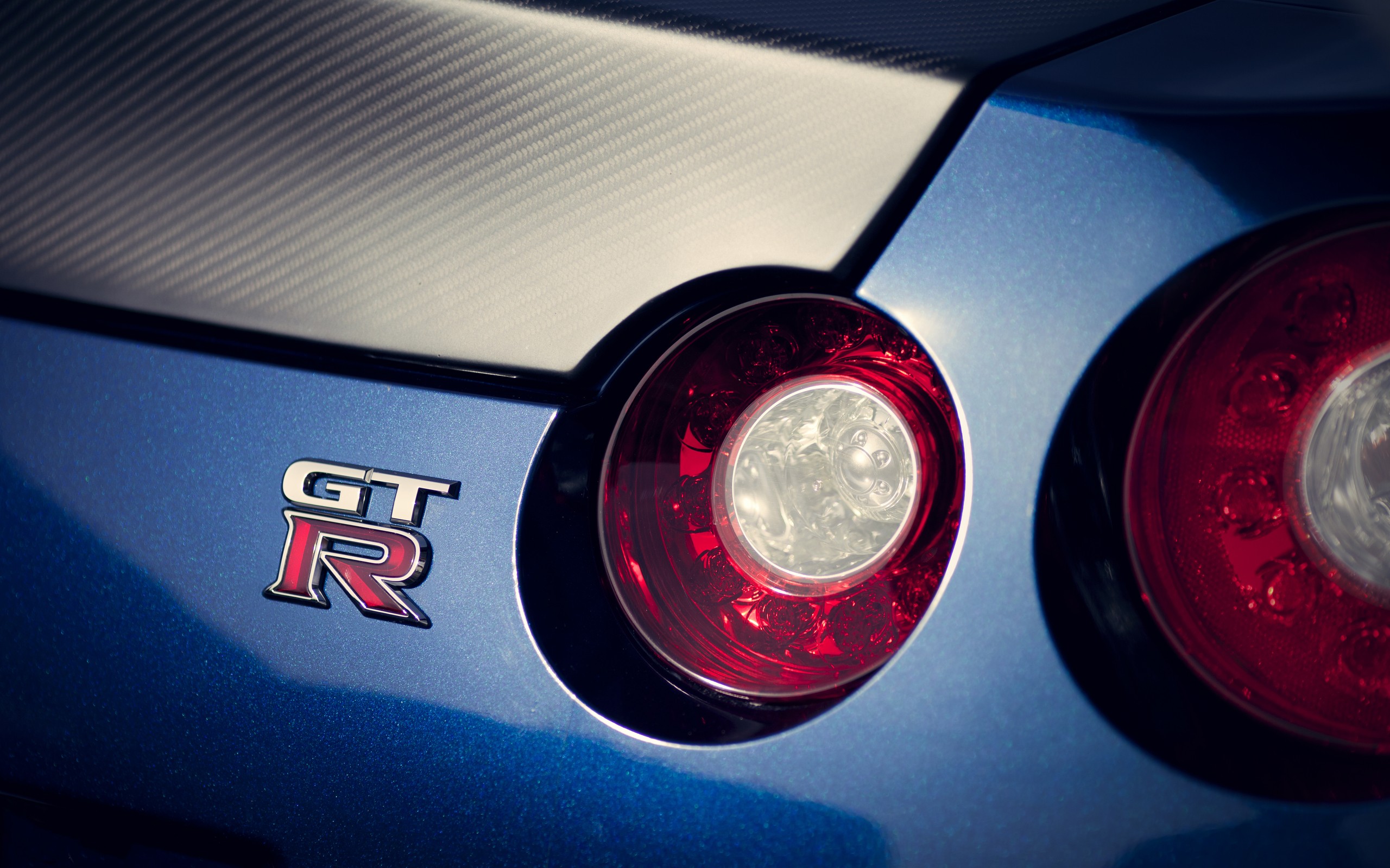 Nissan GT-R car taillights and logo HD Wallpaper