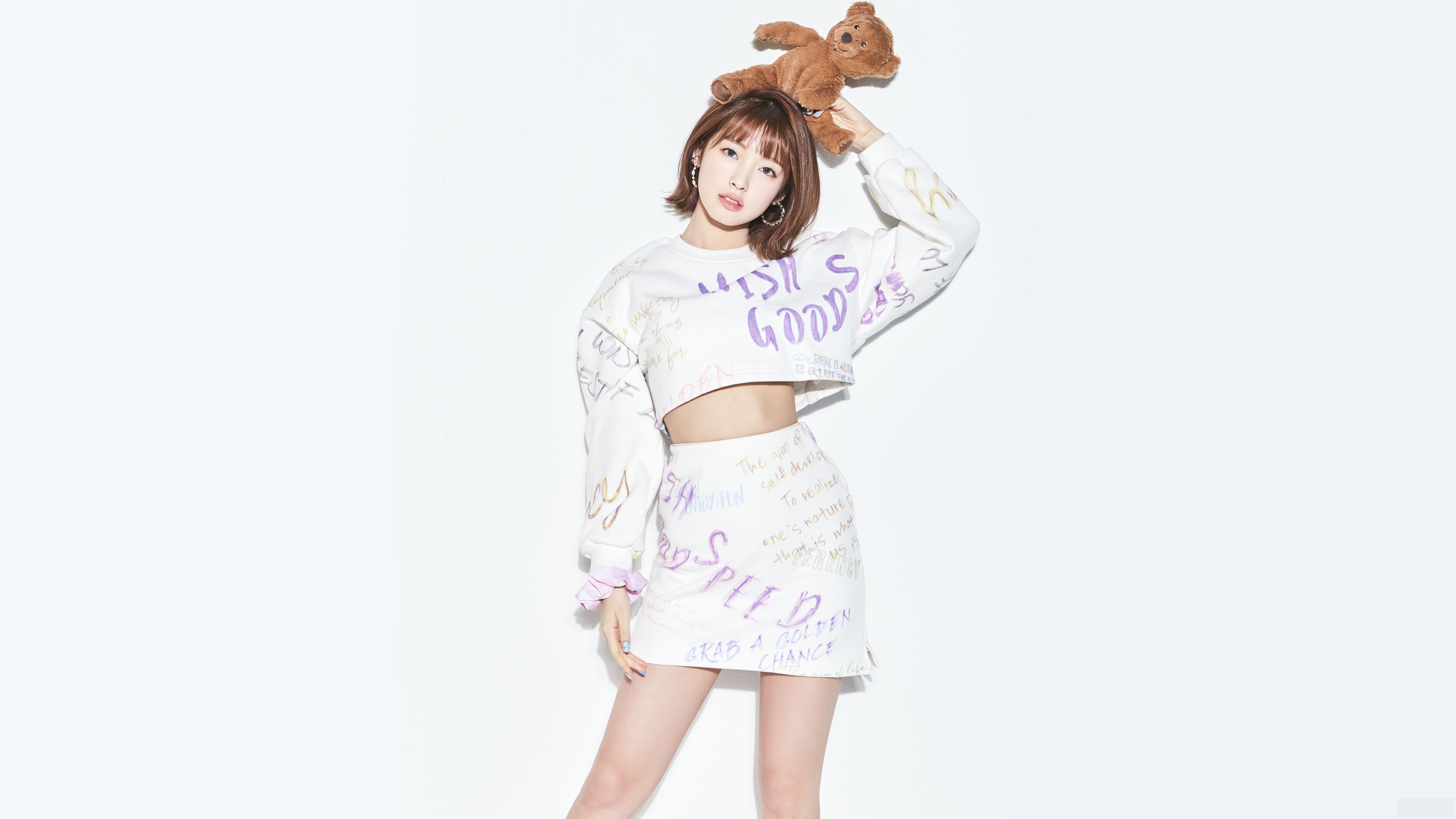 Arin from Oh My Girl with a teddy bear HD Wallpaper