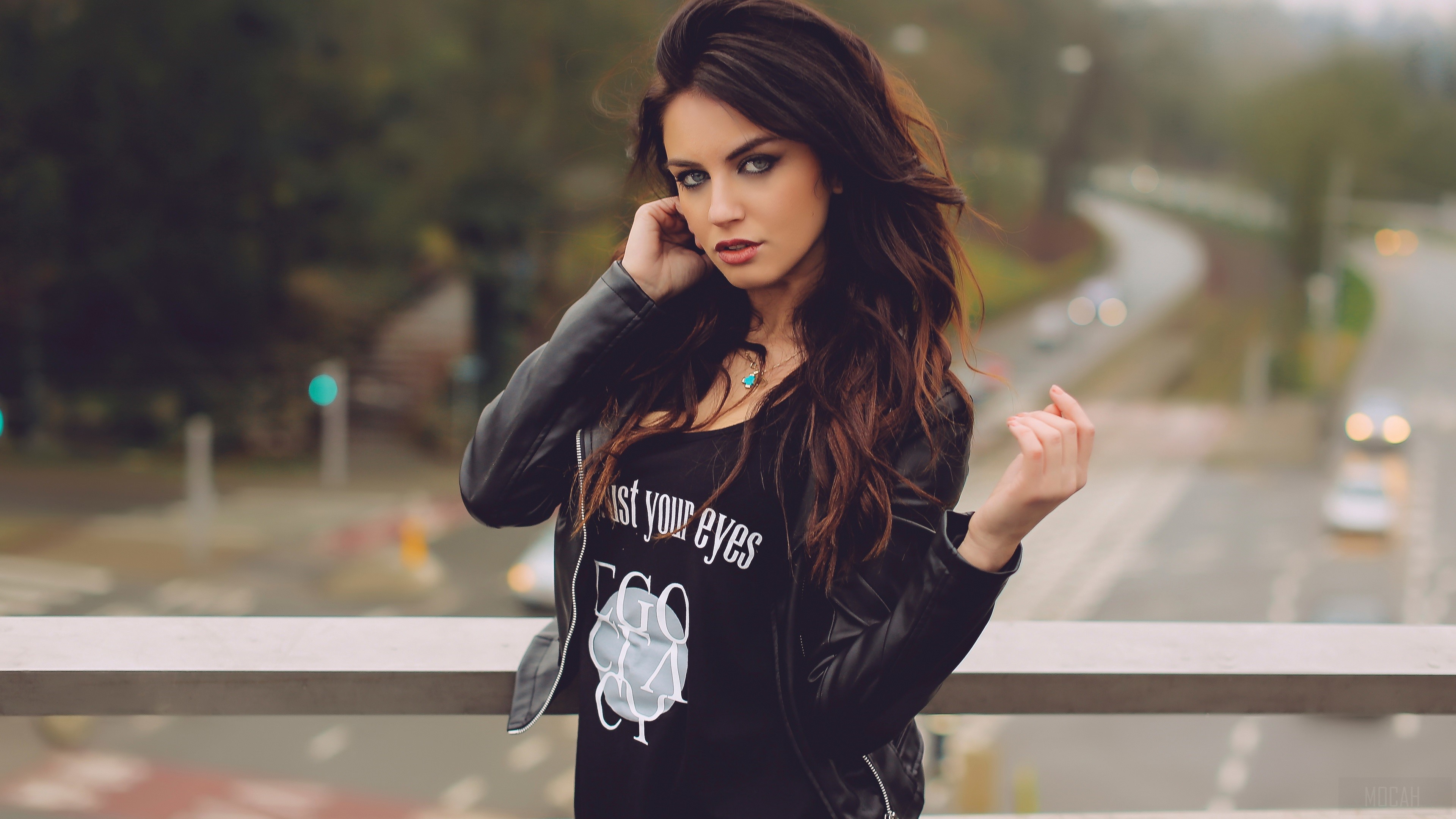 Woman in leather jacket and t-shirt HD Wallpaper