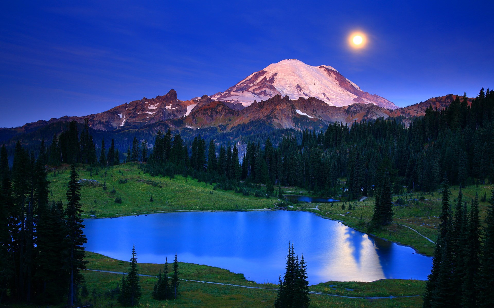 Mount Rainier and Reflection Lake at twilight HD Wallpaper