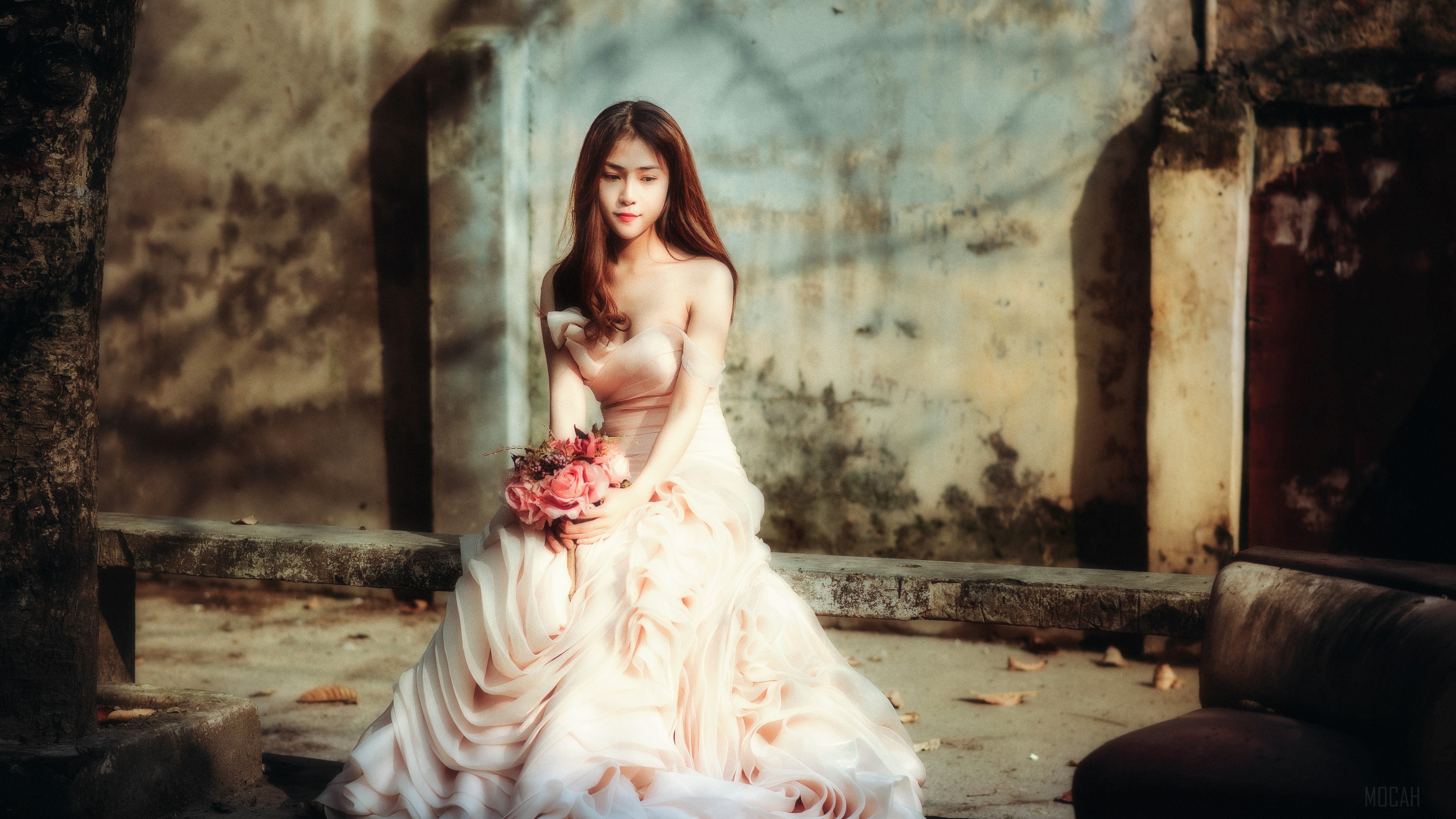 Woman in a pink dress holding flowers HD Wallpaper