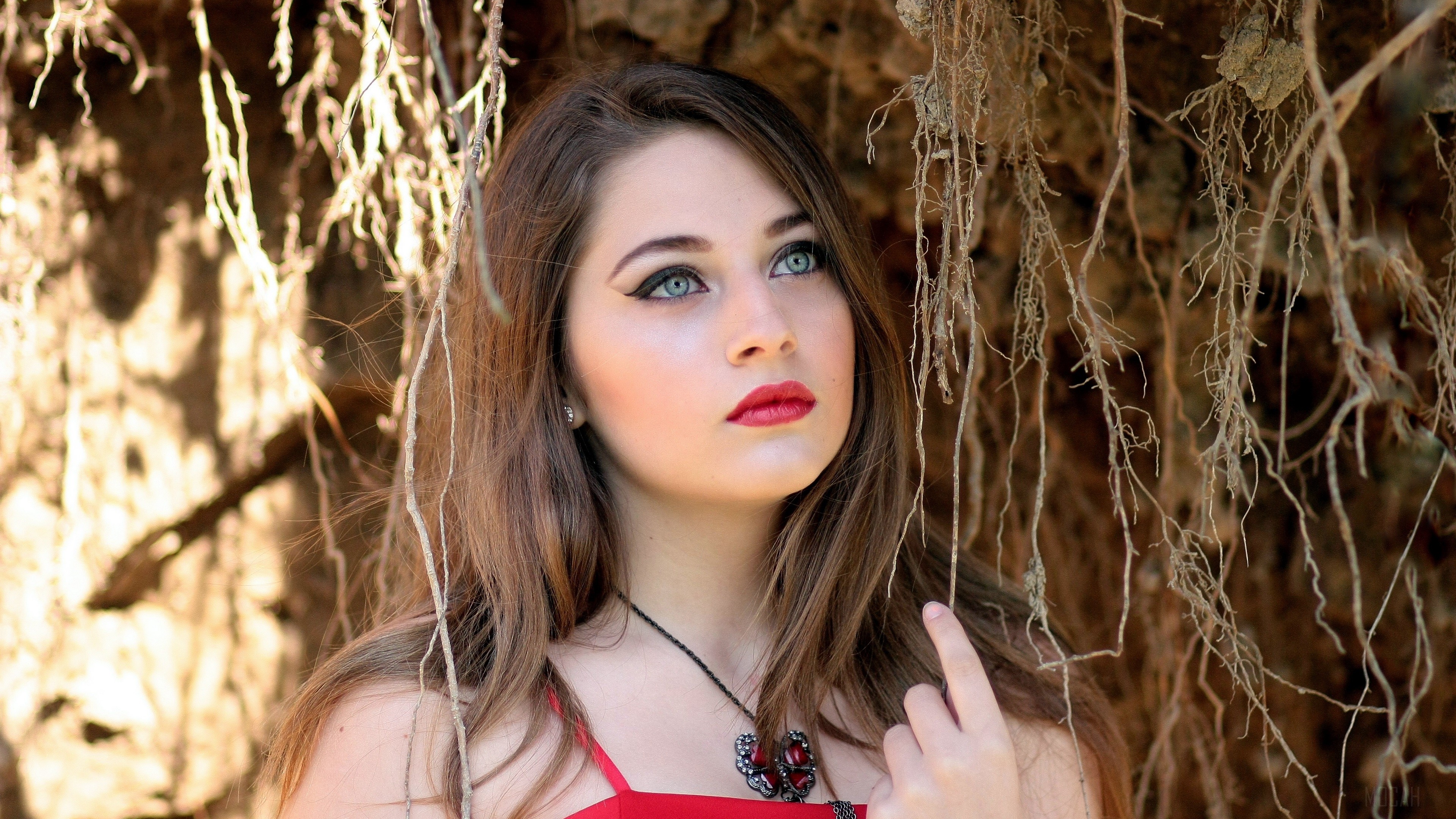 Brunette Girl with Green Eyes and Red Lipstick HD Wallpaper
