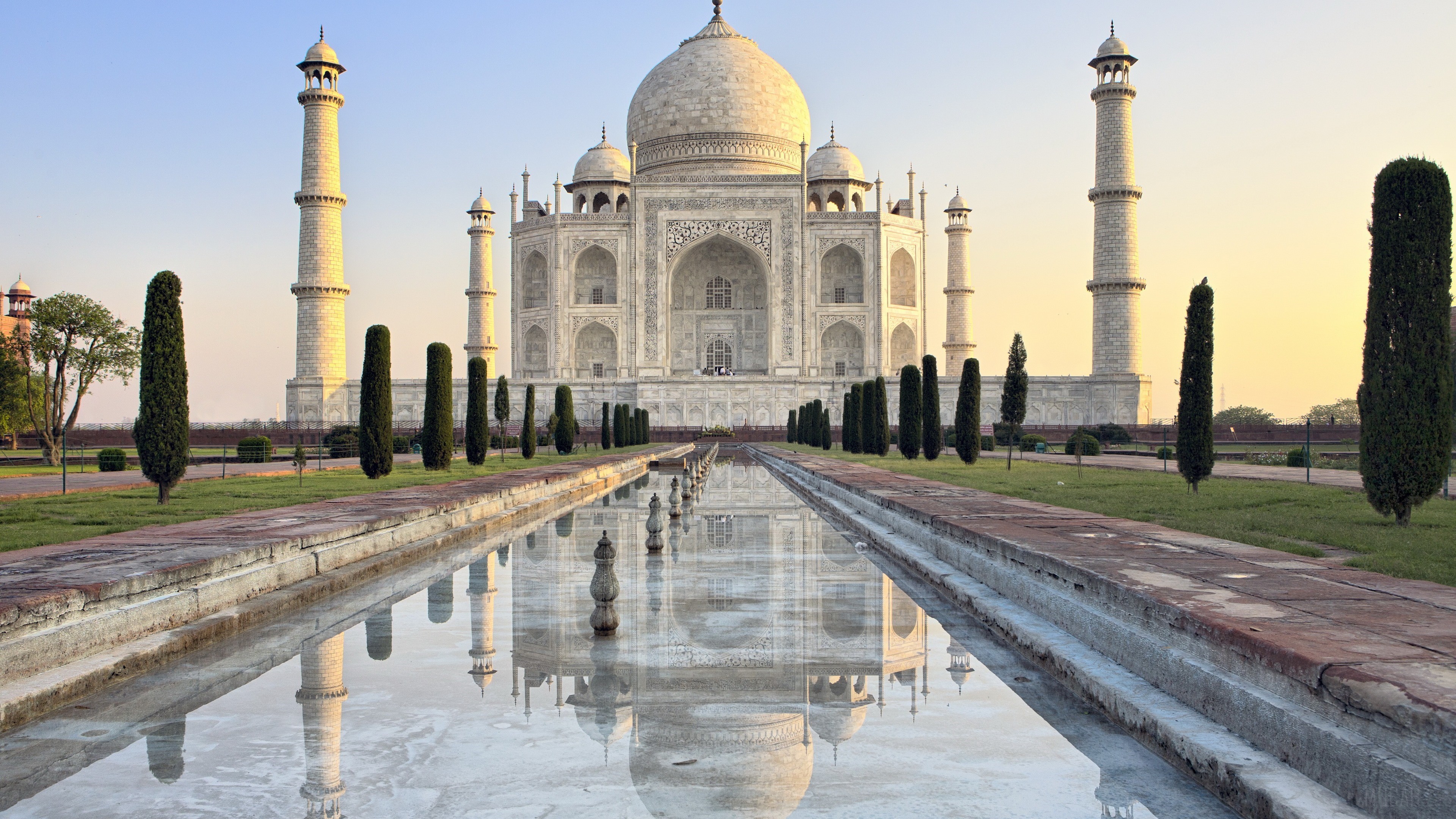 Taj Mahal with reflection pool HD Wallpaper