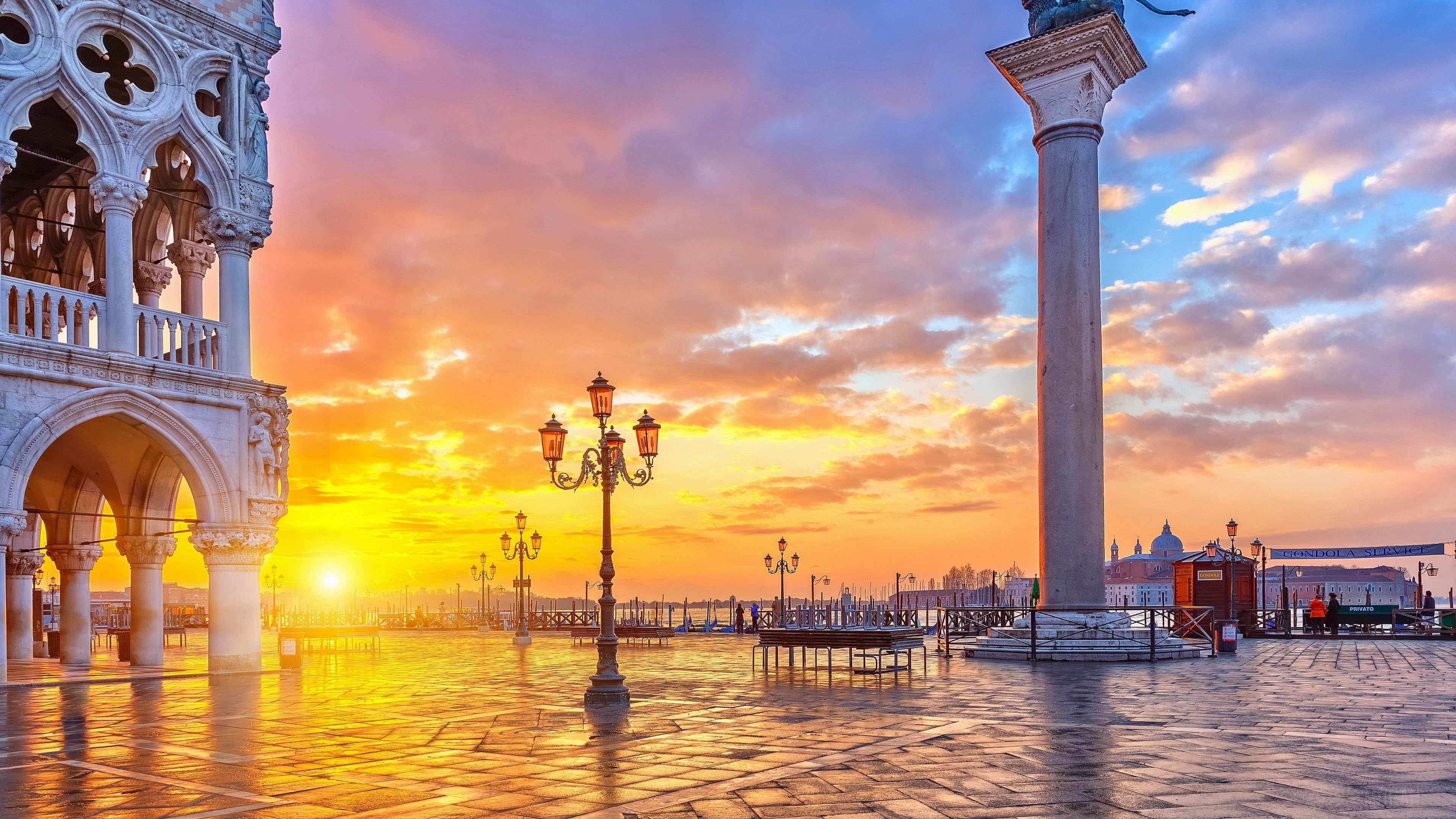 Venice, Italy at sunrise with Doge's Palace and column HD Wallpaper