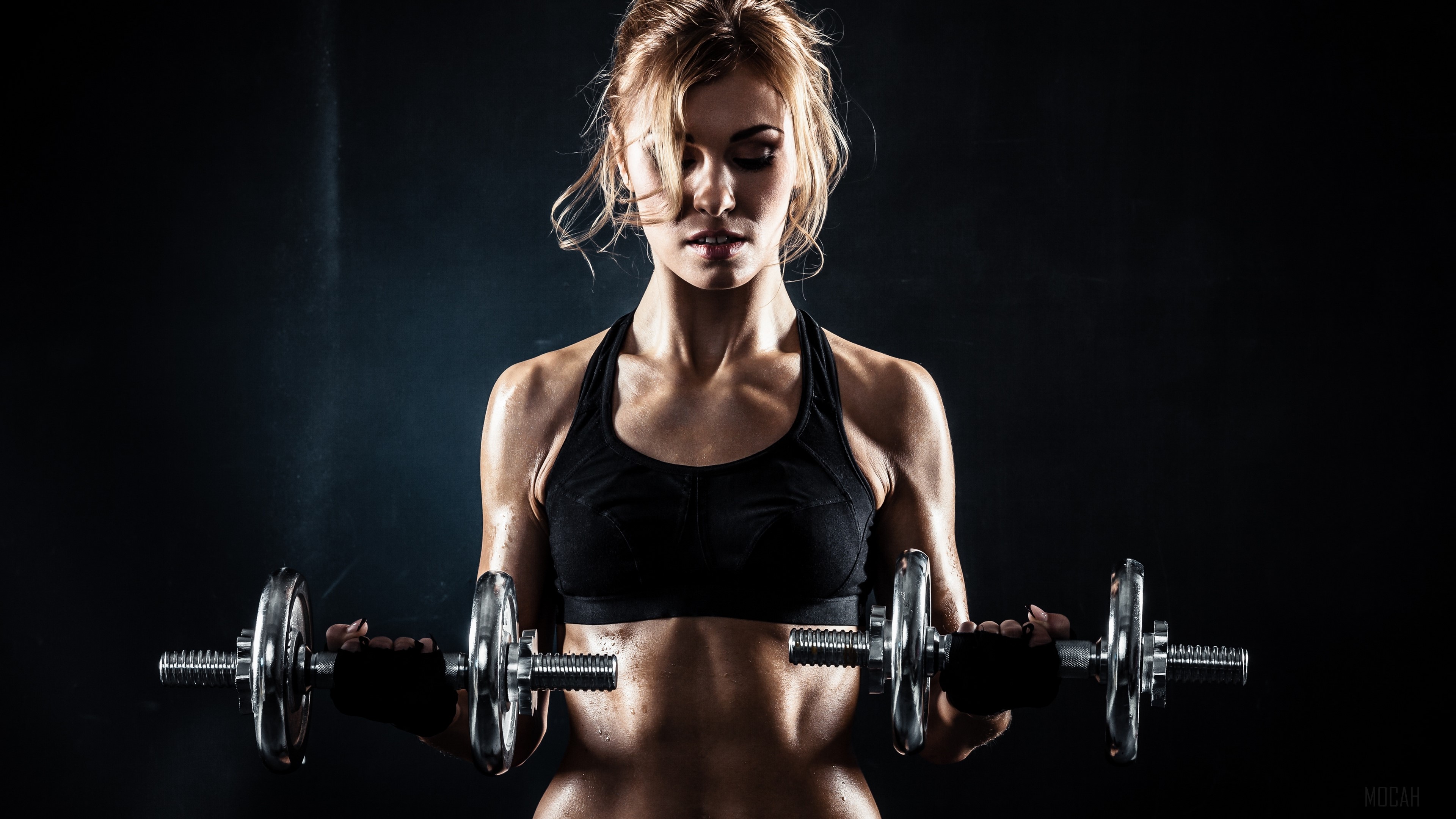 Woman lifting dumbbells HD Wallpaper