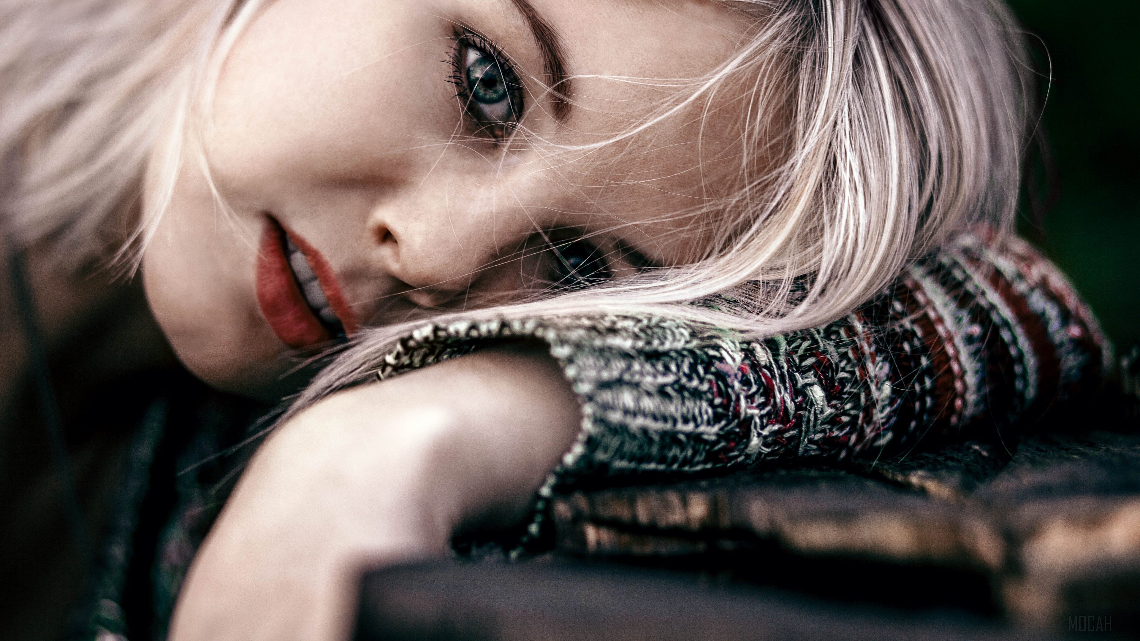 Woman with blonde hair and green eyes HD Wallpaper