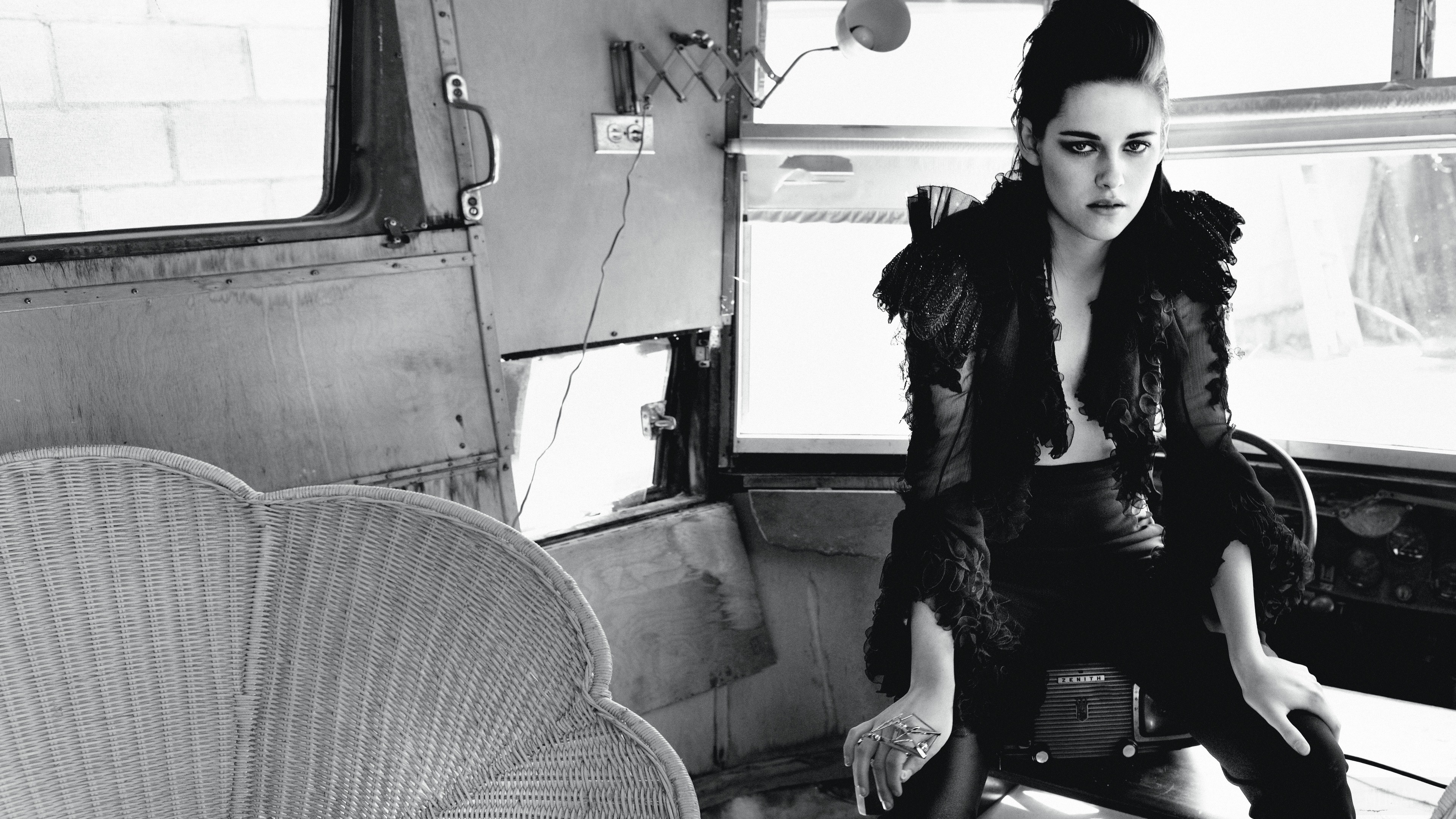 Kristen Stewart in a vintage bus HD Wallpaper
