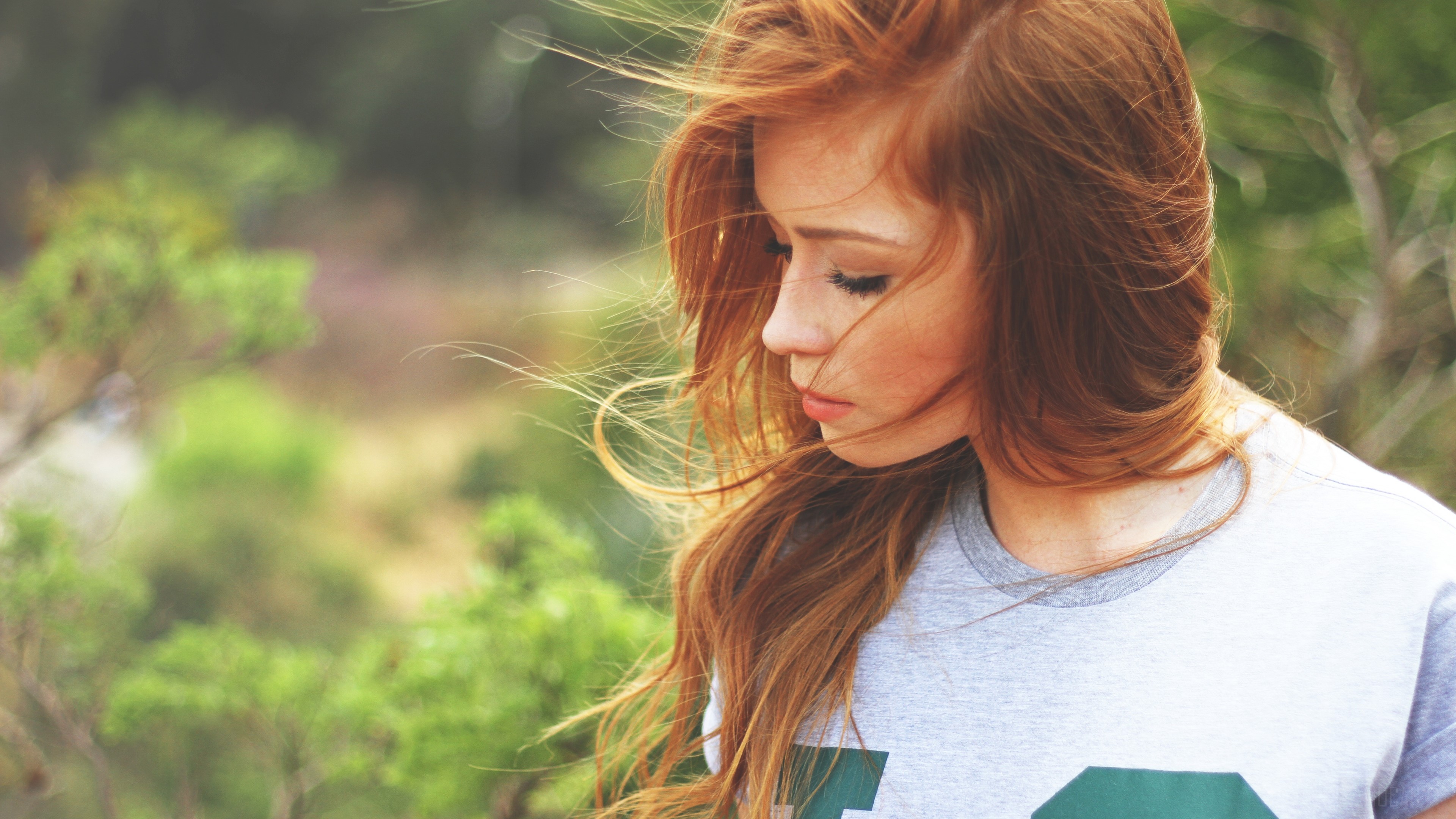 Red-haired girl in a grey t-shirt HD Wallpaper