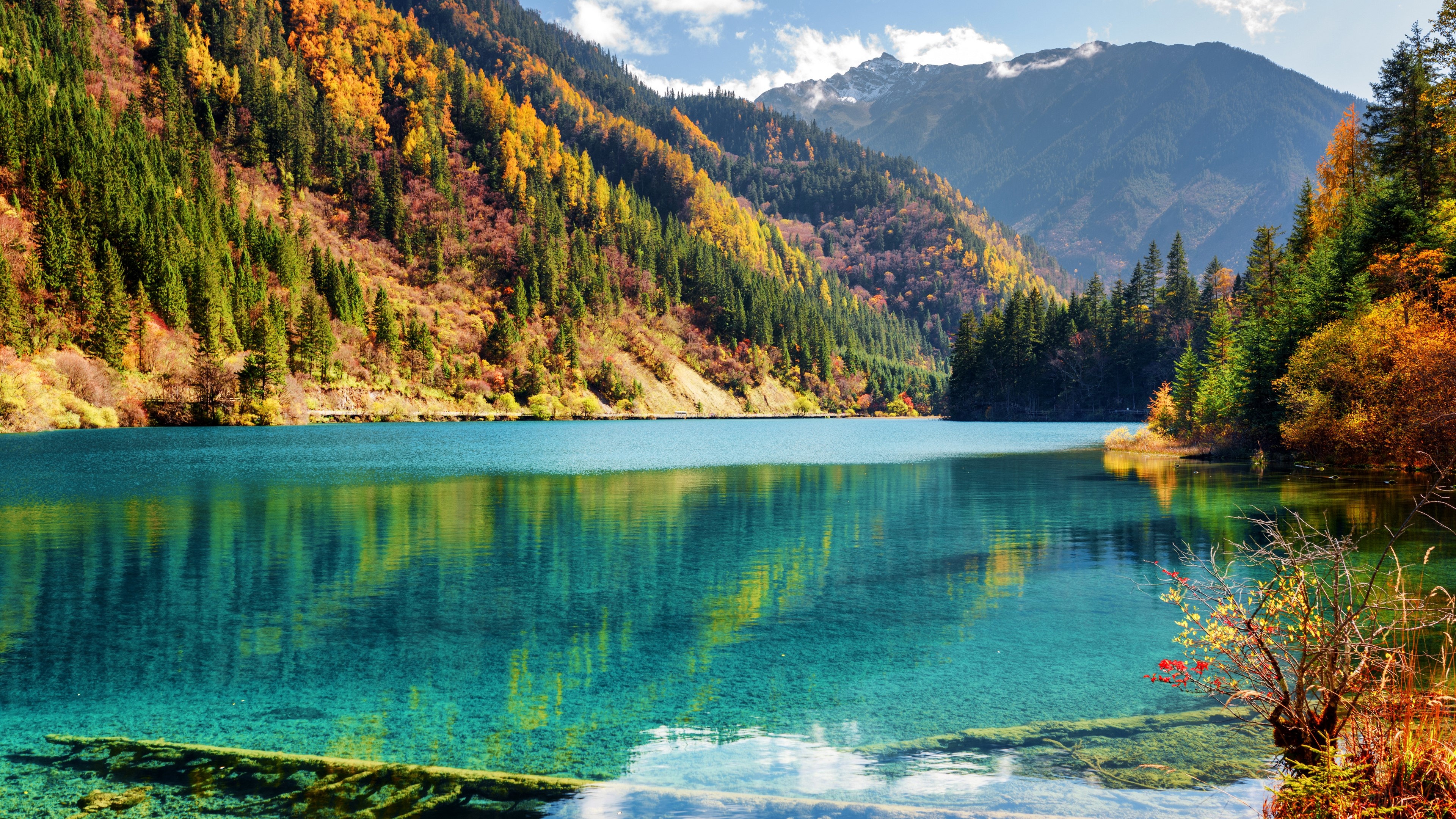 Turquoise Lake and Autumn Mountains 4K HD Wallpaper