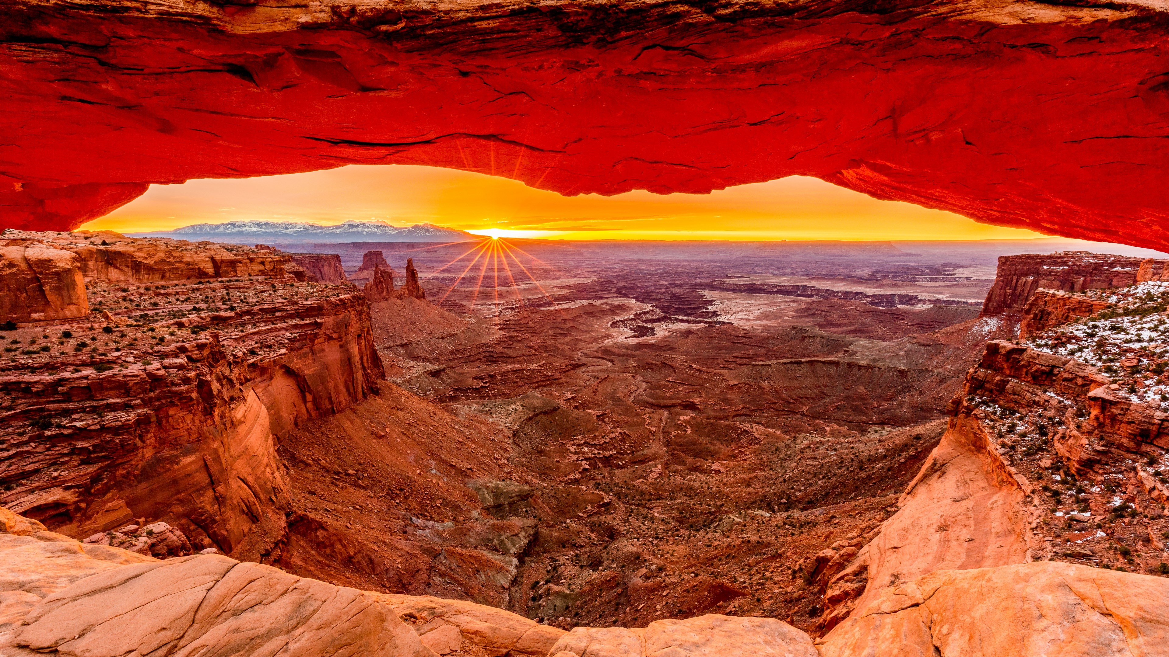 Sunrise over Canyonlands National Park HD Wallpaper