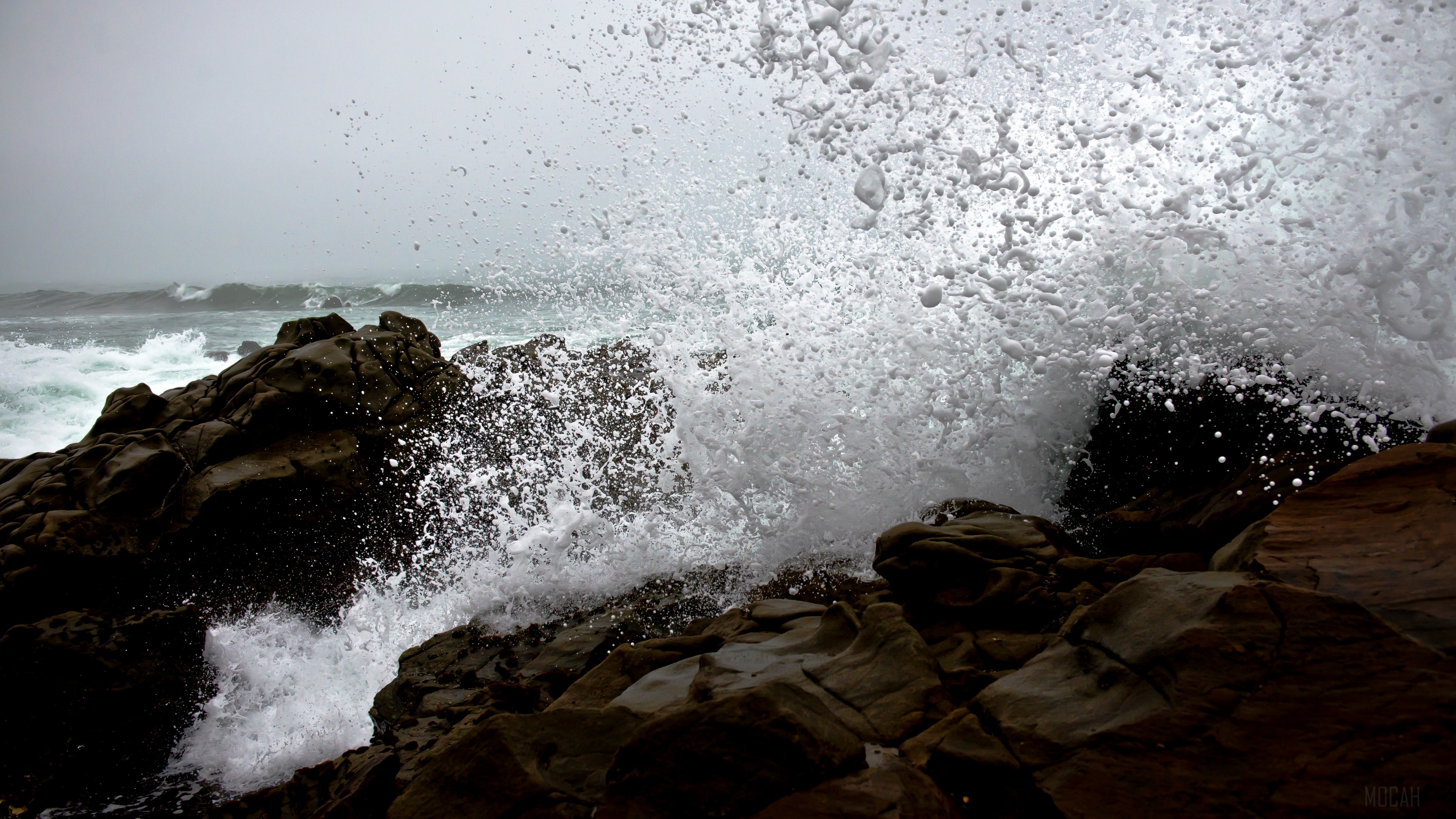 Waves crashing on rocks 4K HD Wallpaper