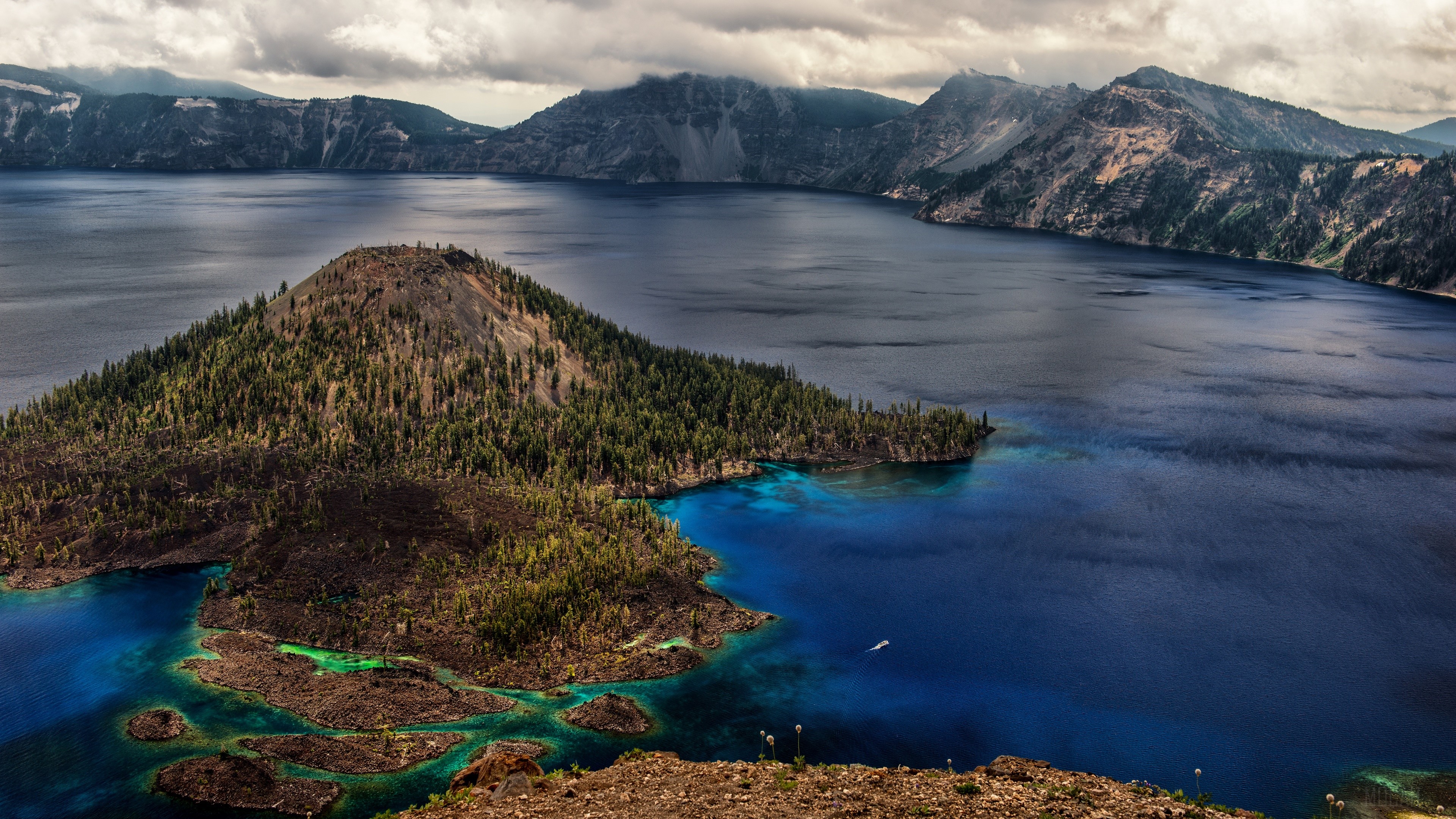 Crater Lake Island in Oregon 4K HD Wallpaper