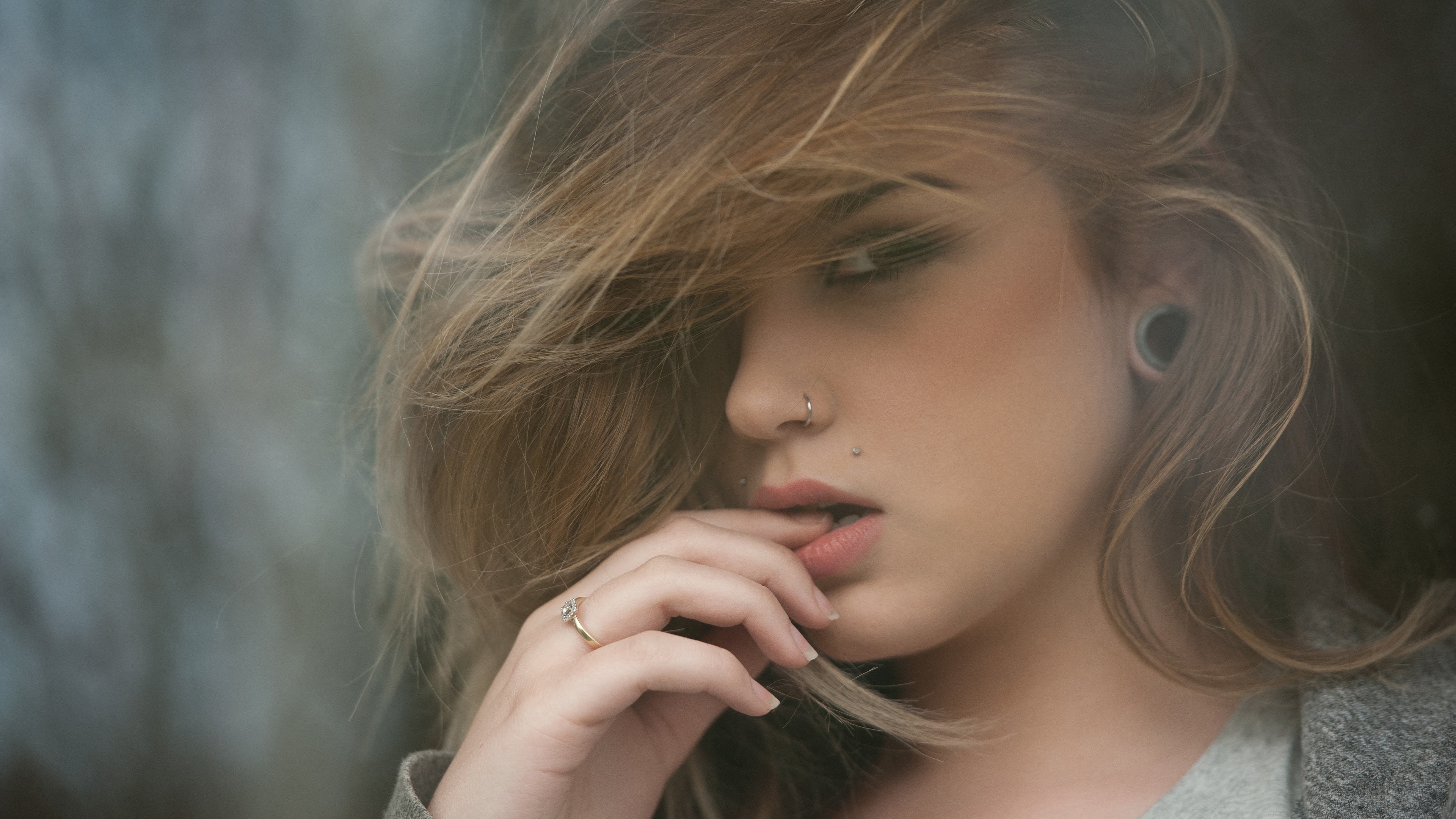 Woman with blonde hair and piercings HD Wallpaper