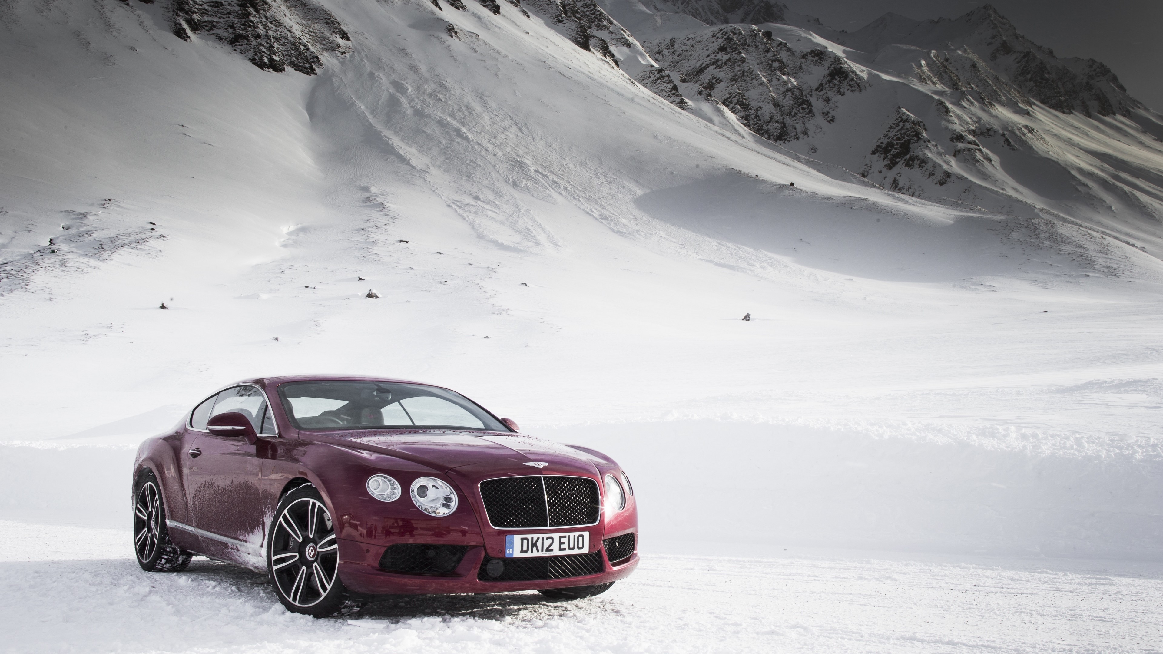 Bentley Continental GT in snow HD Wallpaper