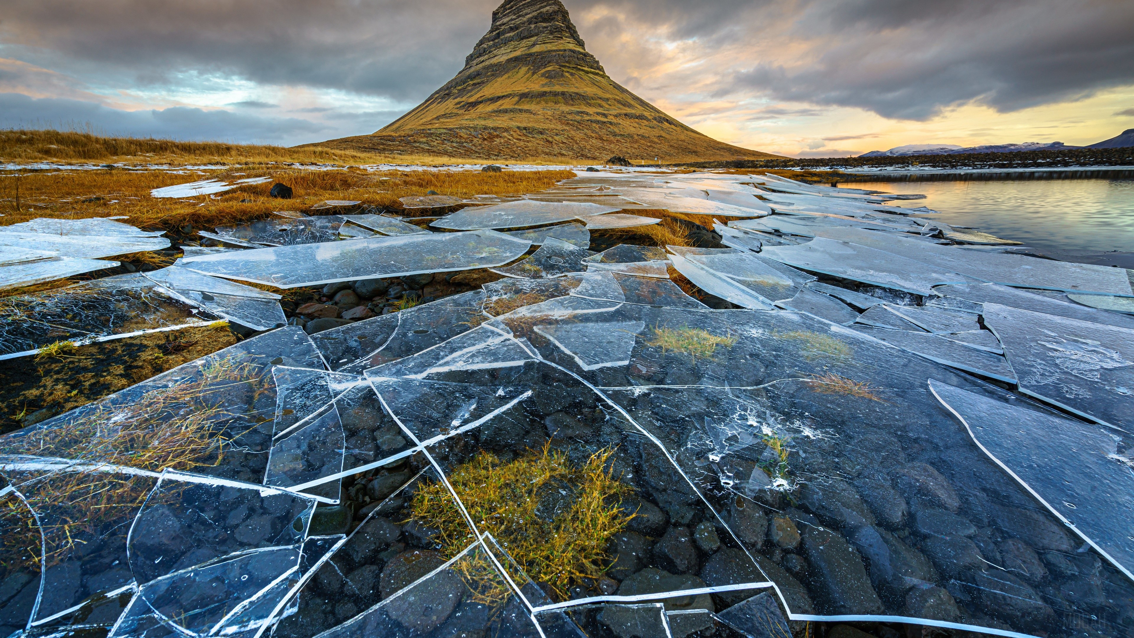 Klifra Mountain and Shattered Ice in Iceland 4K HD Wallpaper
