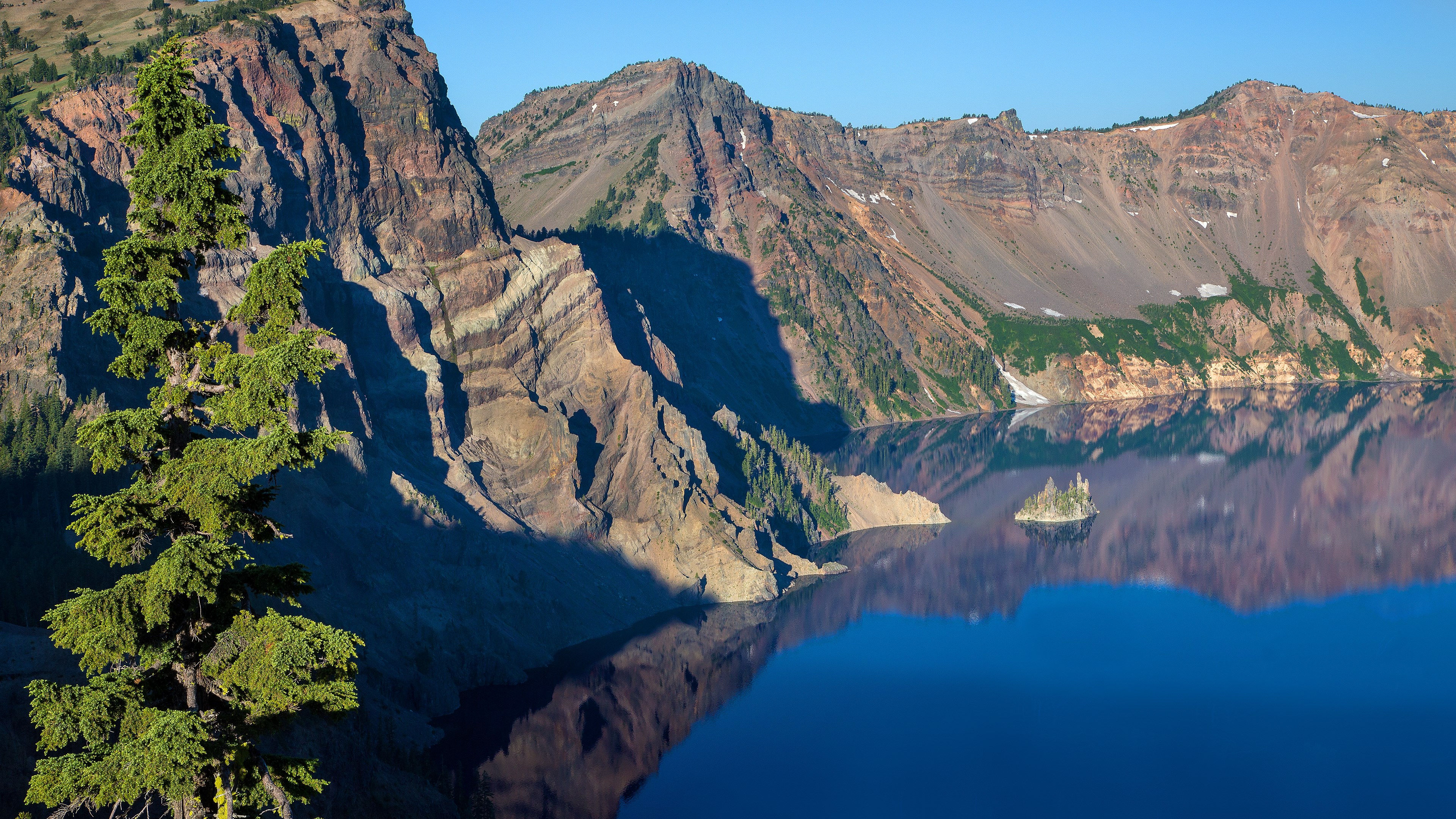 Crater Lake National Park with Wizard Island HD Wallpaper