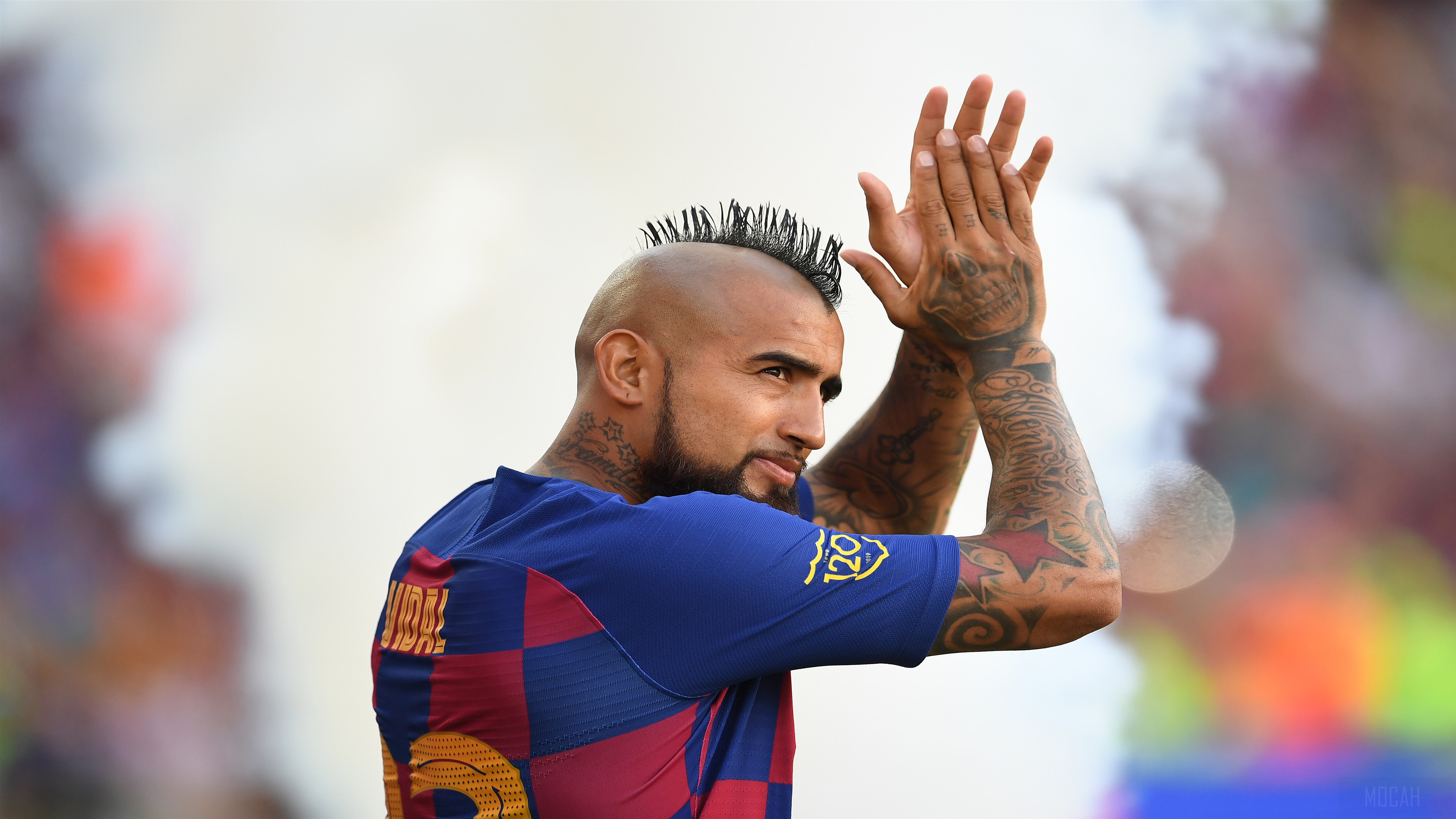 Arturo Vidal clapping in Barcelona kit 4K HD Wallpaper