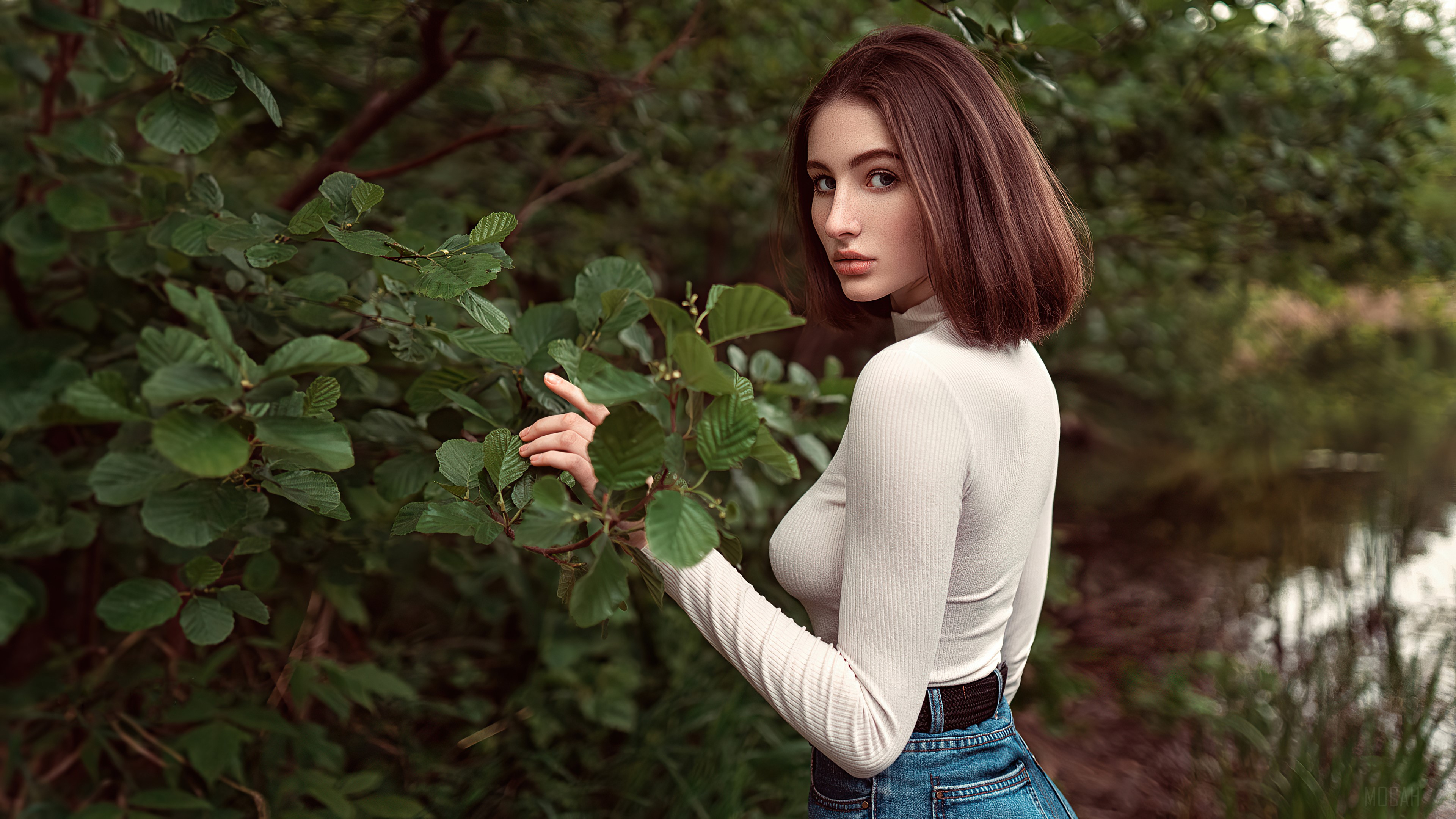 Girl with straight hair in a park 4K HD Wallpaper