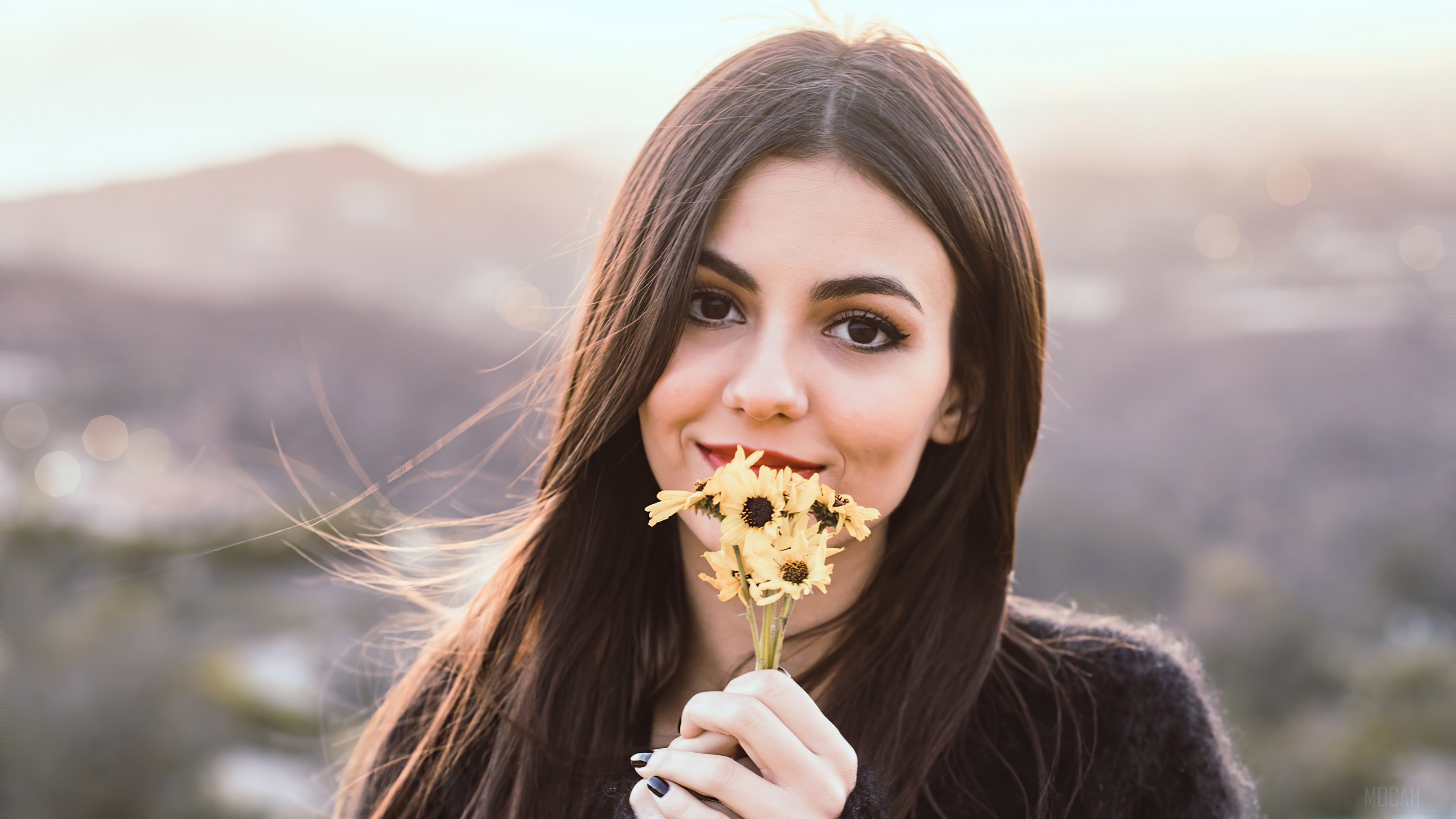 Victoria Justice holding flowers 4K HD Wallpaper