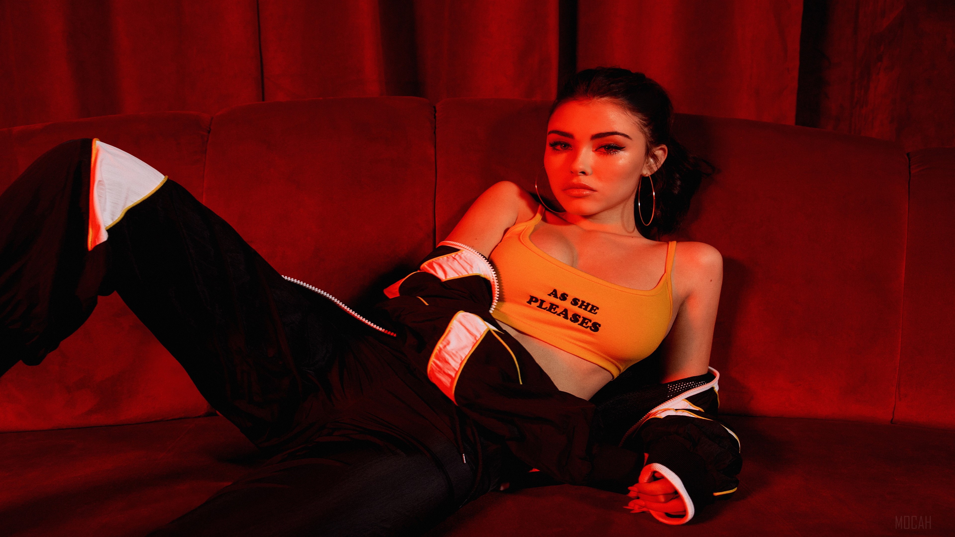 Madison Beer in yellow crop top and black tracksuit HD Wallpaper