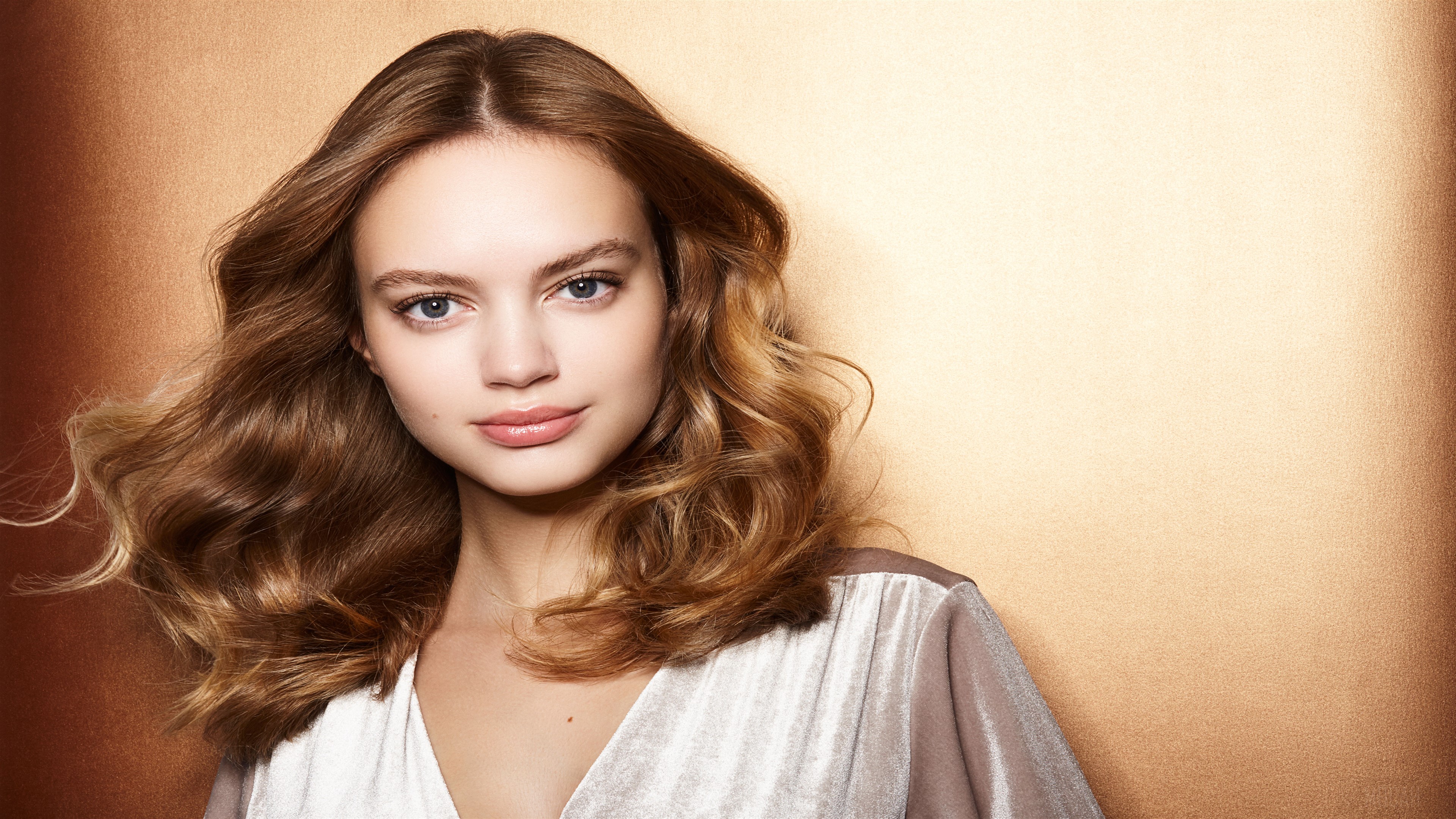 Blonde Hair Model in 4K Photoshoot HD Wallpaper