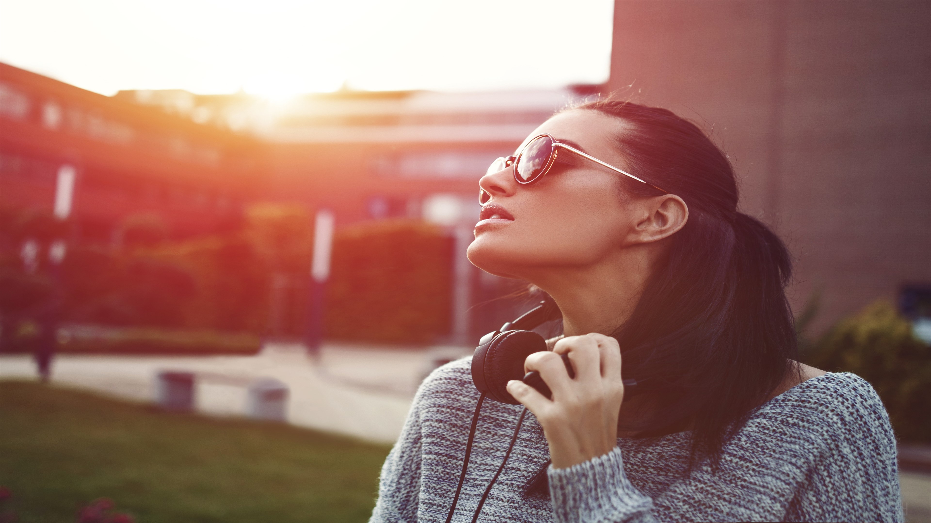 Woman with sunglasses and headphones HD Wallpaper