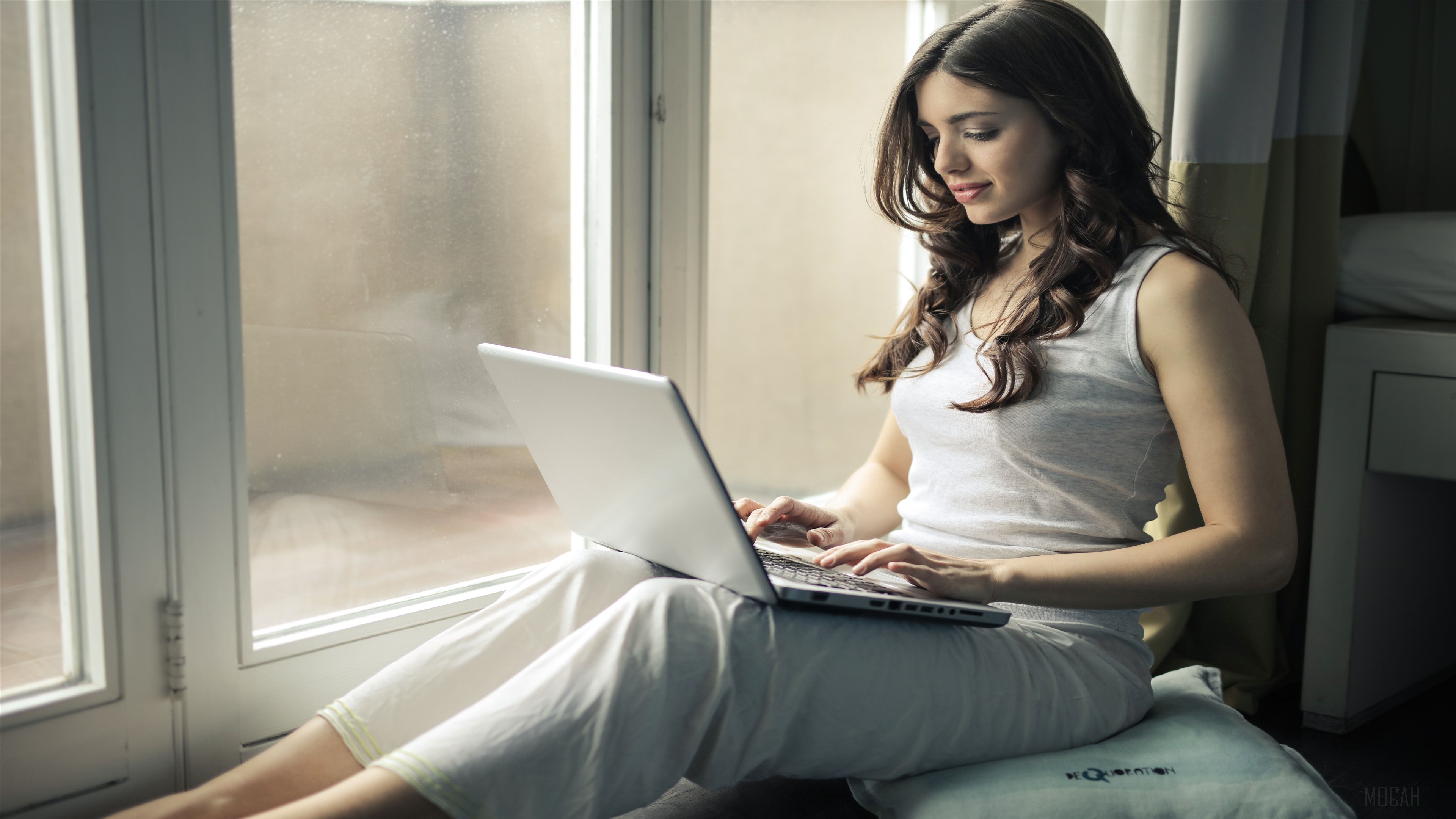 Girl Using Laptop HD Wallpaper