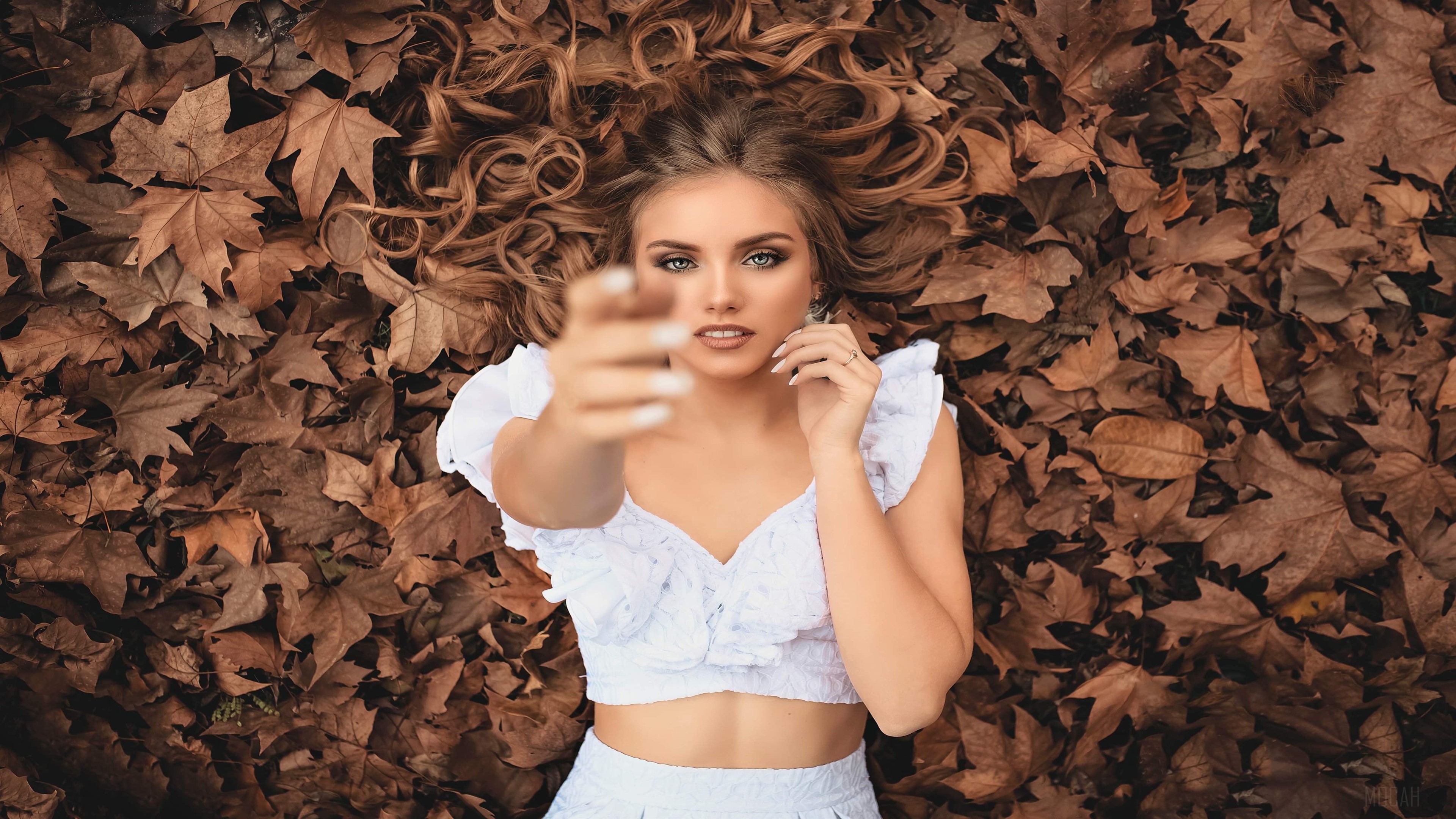 Girl lying on autumn leaves bed 4K HD Wallpaper