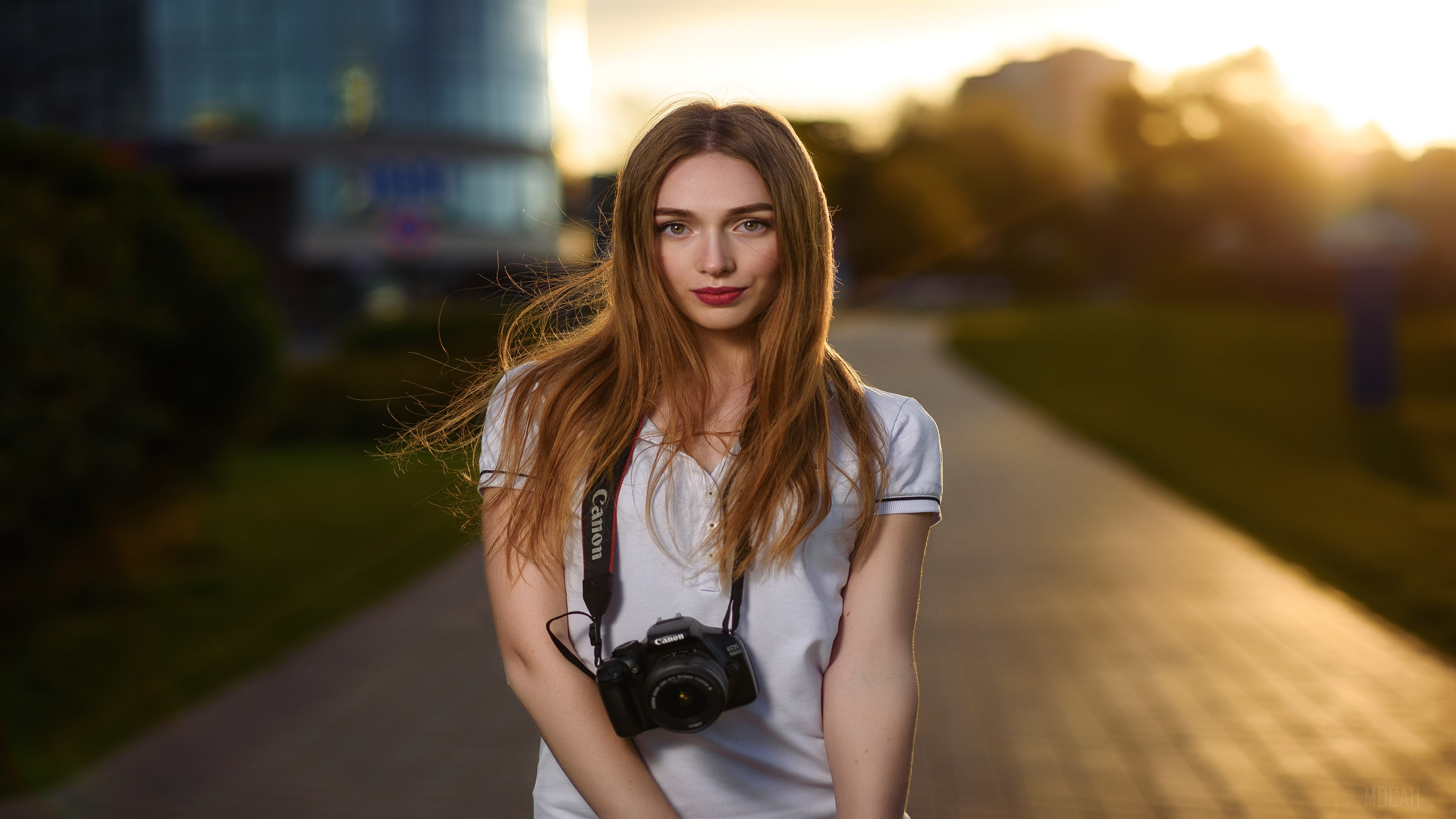 Blonde Girl With Canon Camera 4K HD Wallpaper