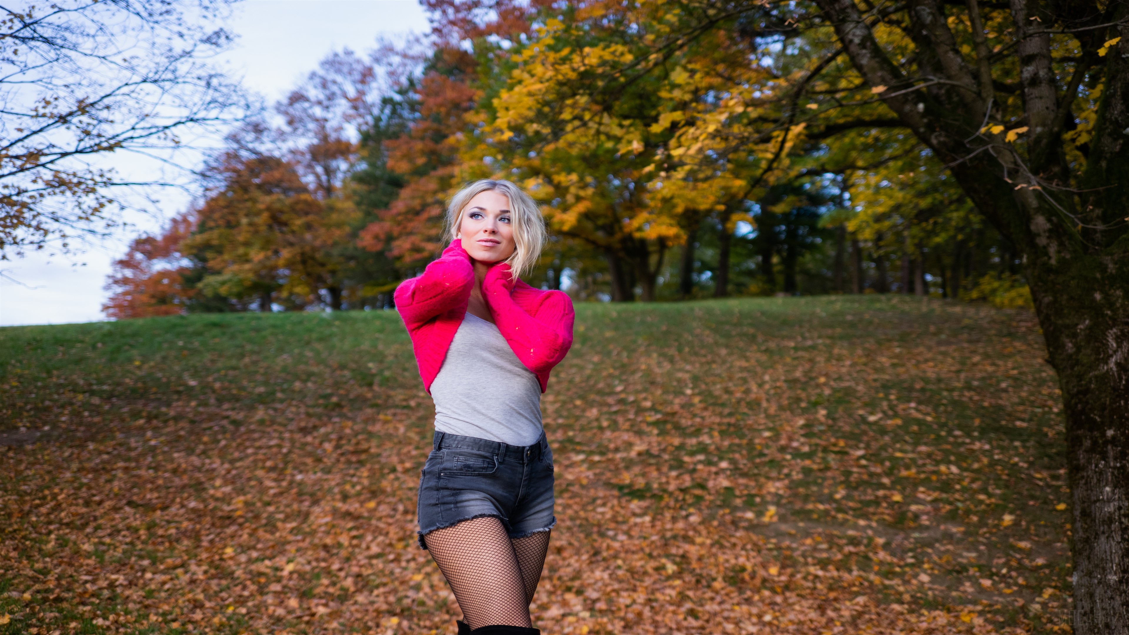 Girl in Autumn Park 4K HD Wallpaper
