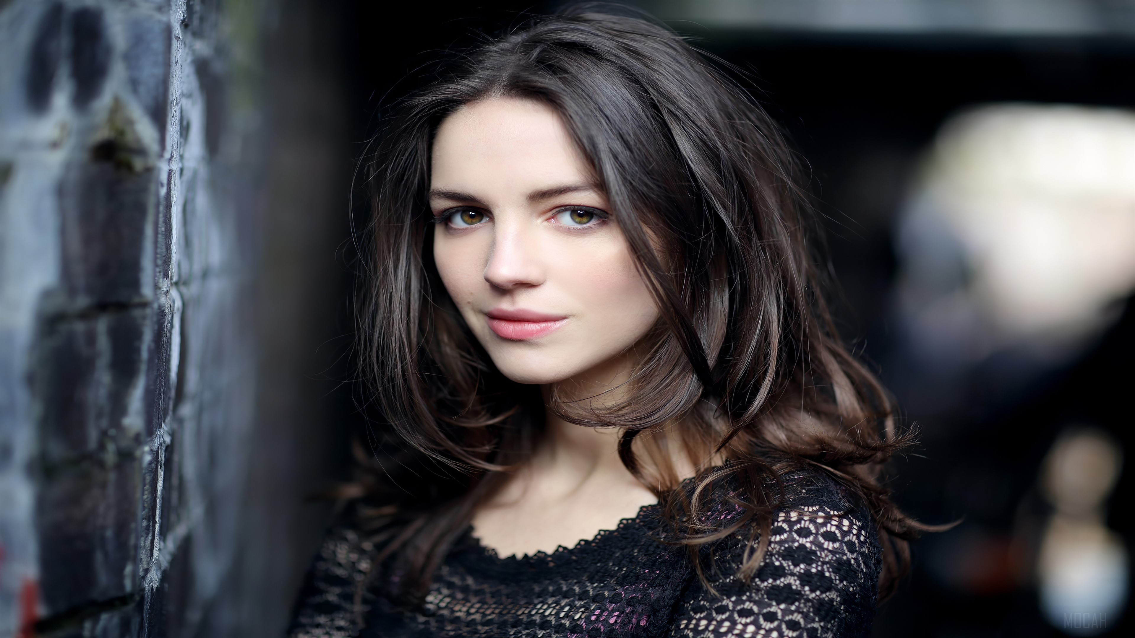 Ella Hunt 4K HD Wallpaper