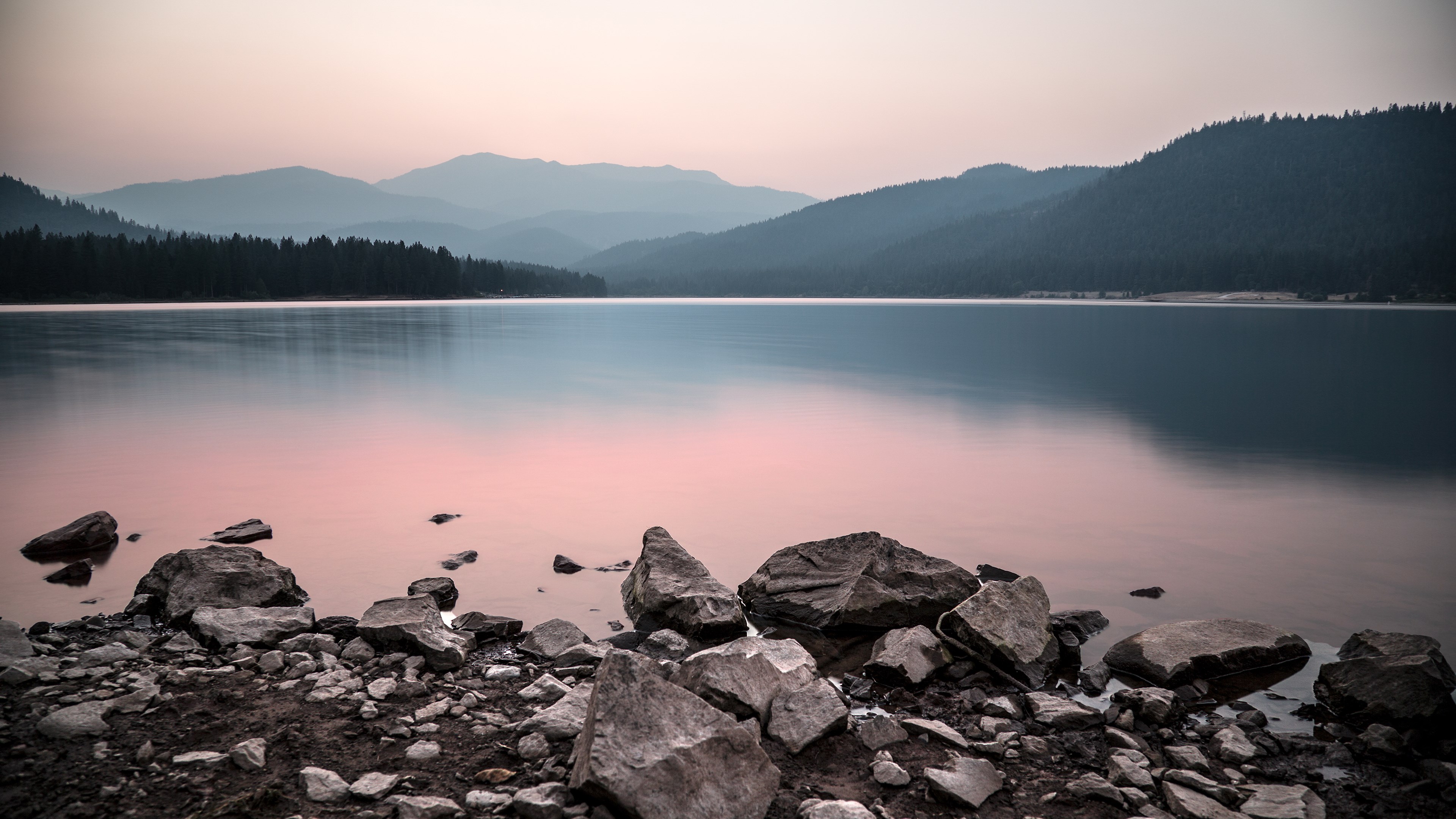 Rocky lake shore with mountains and forest HD Wallpaper