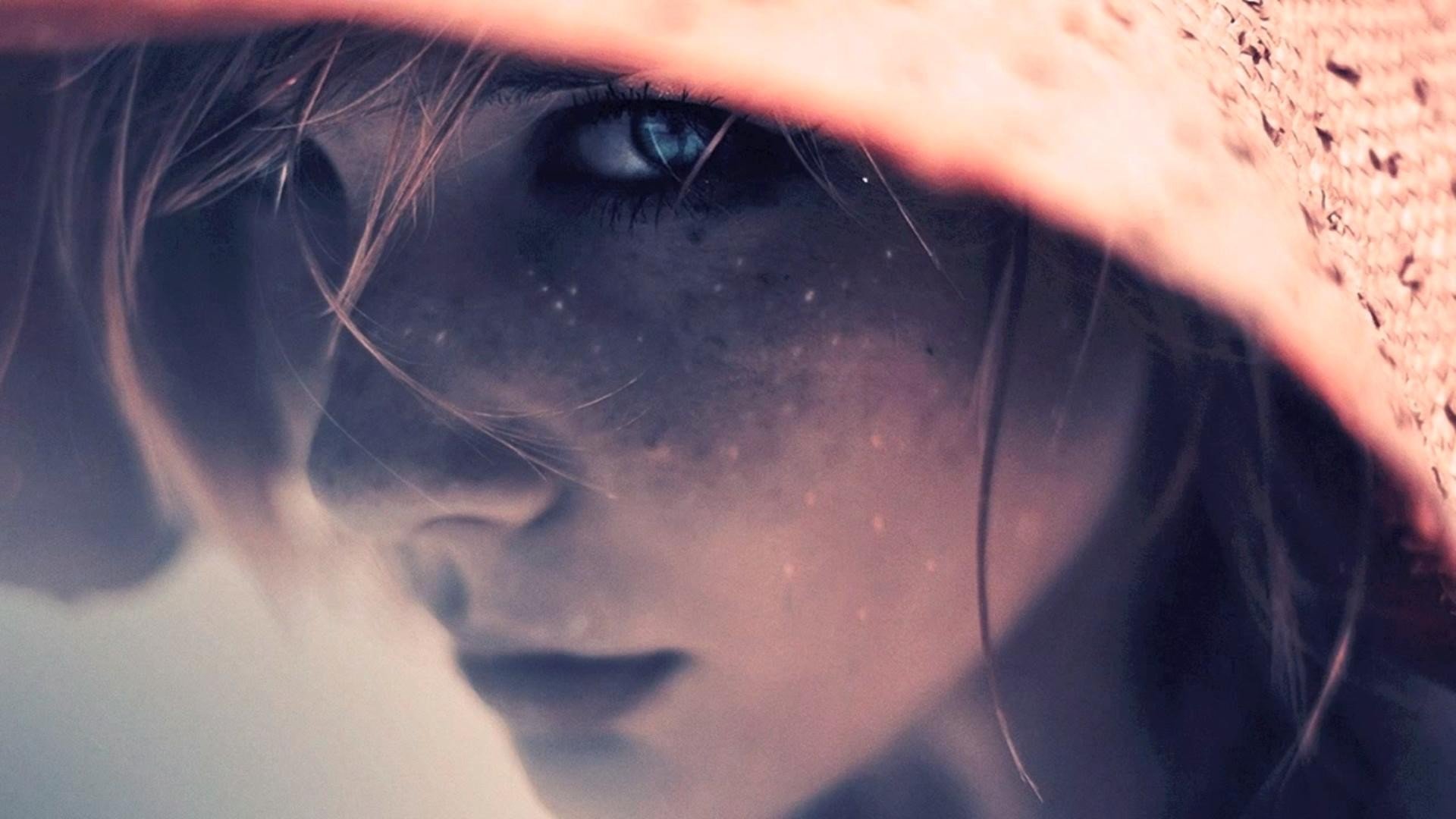 Close-up of a woman with freckles wearing a hat HD Wallpaper