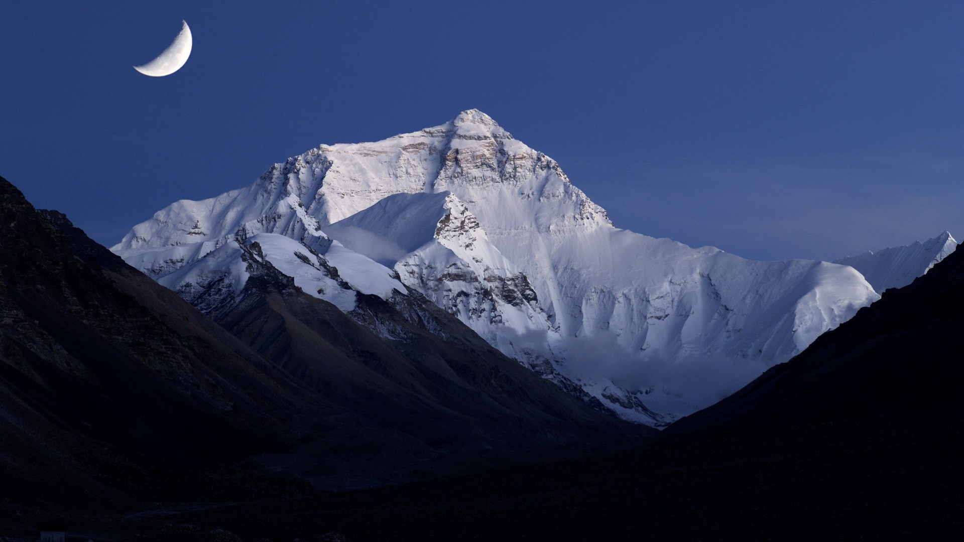 Mount Everest and crescent moon at dusk HD Wallpaper