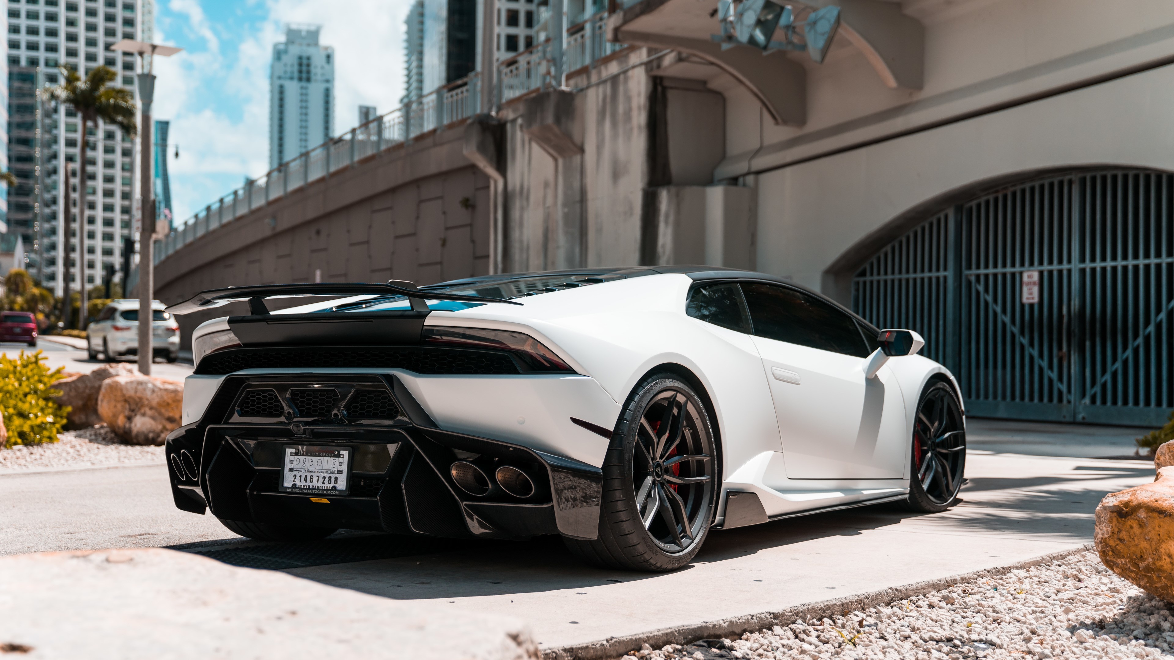 White Lamborghini Huracan 4K HD Wallpaper
