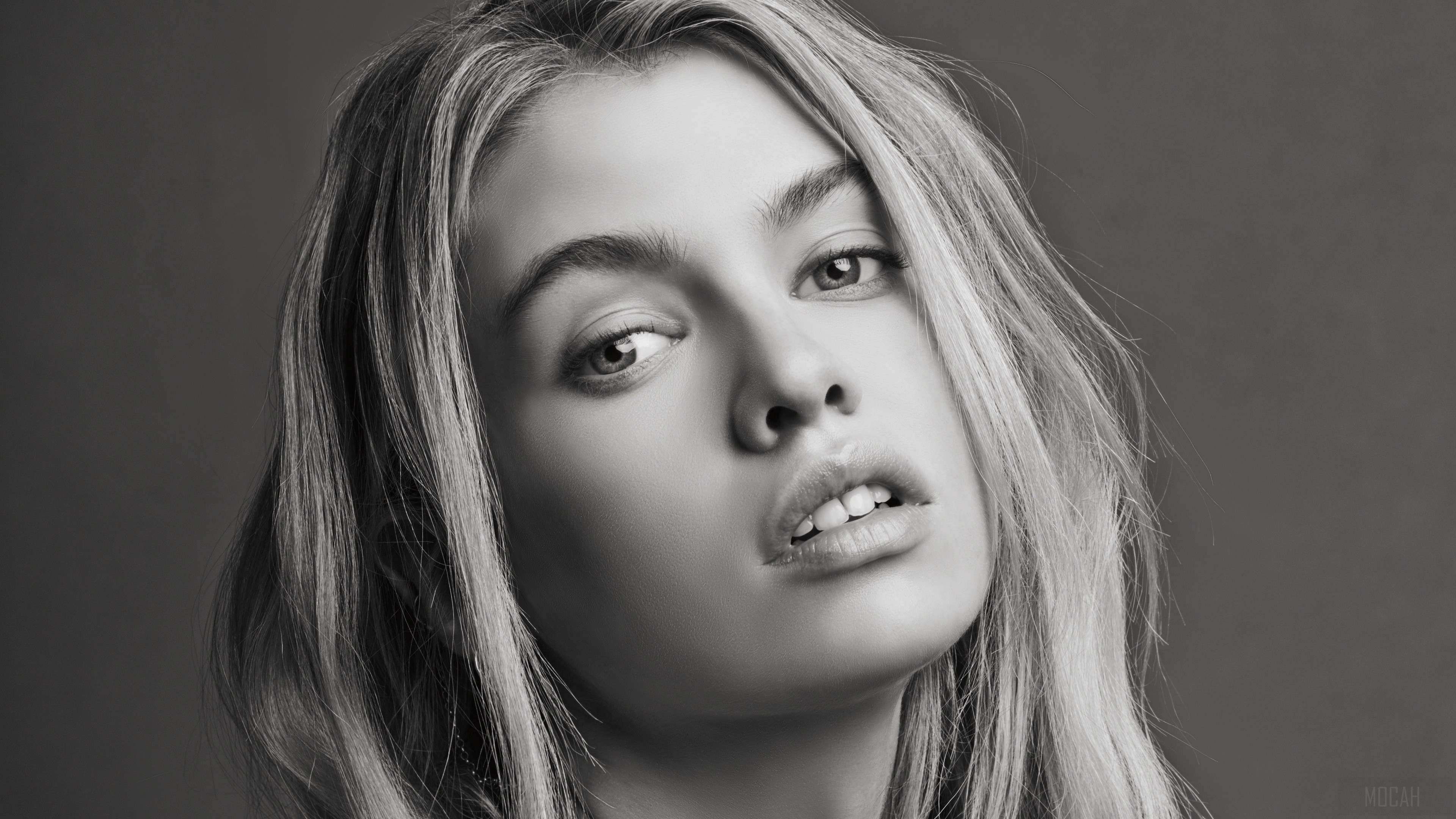Stella Maxwell 4K Monochrome HD Wallpaper