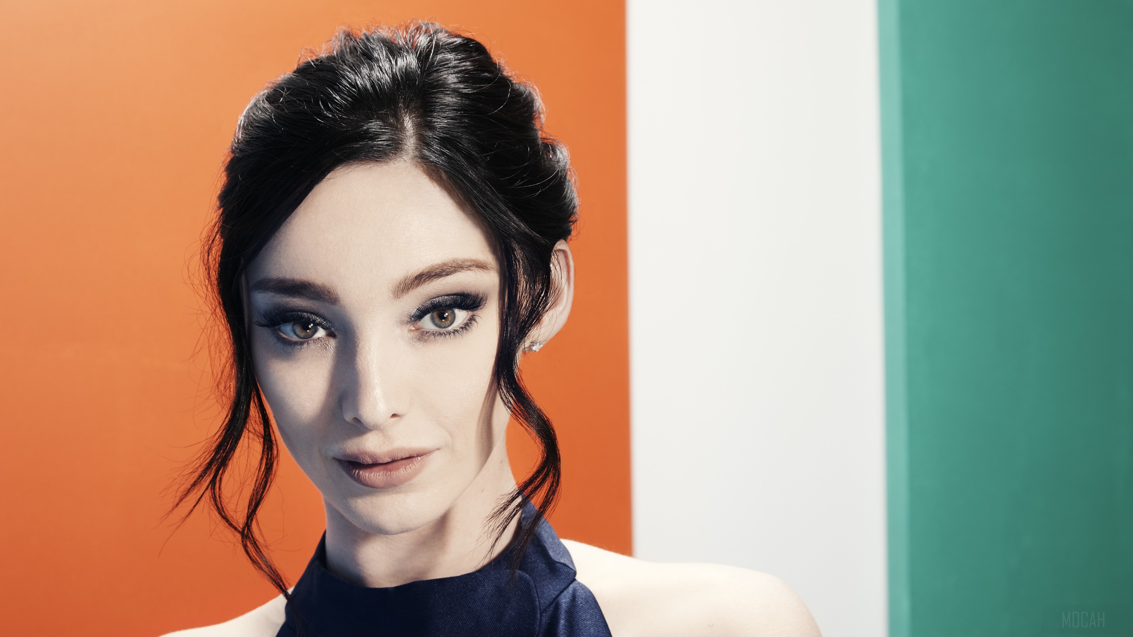 Emma Dumont 4K HD Wallpaper