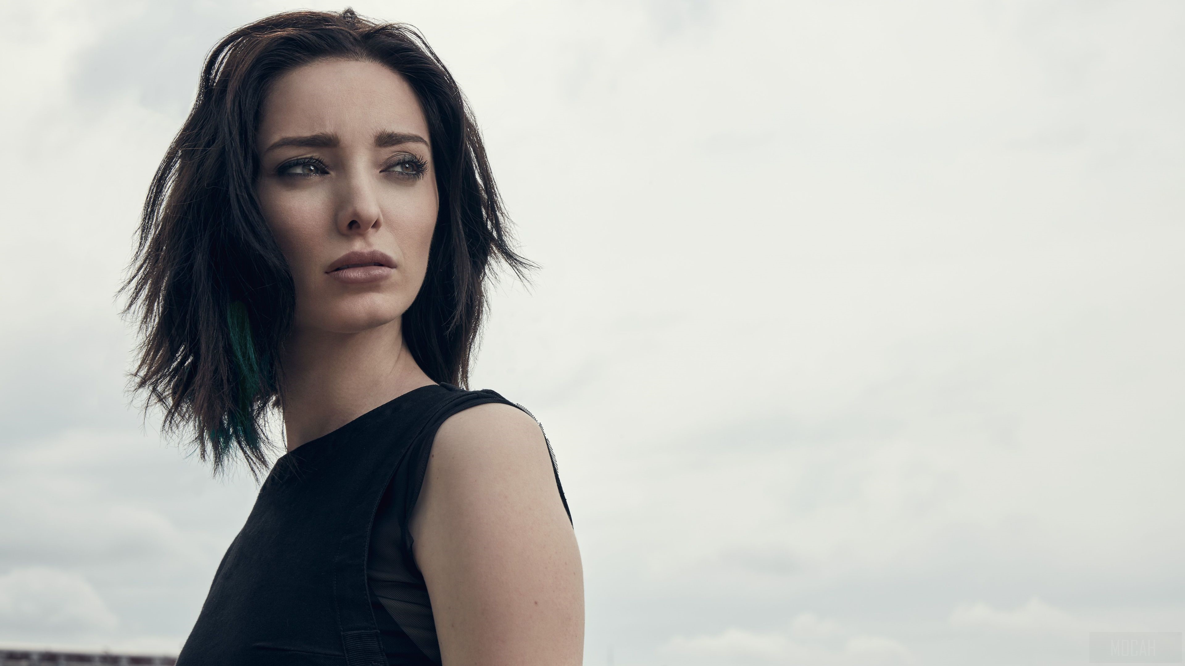 Emma Dumont HD Wallpaper